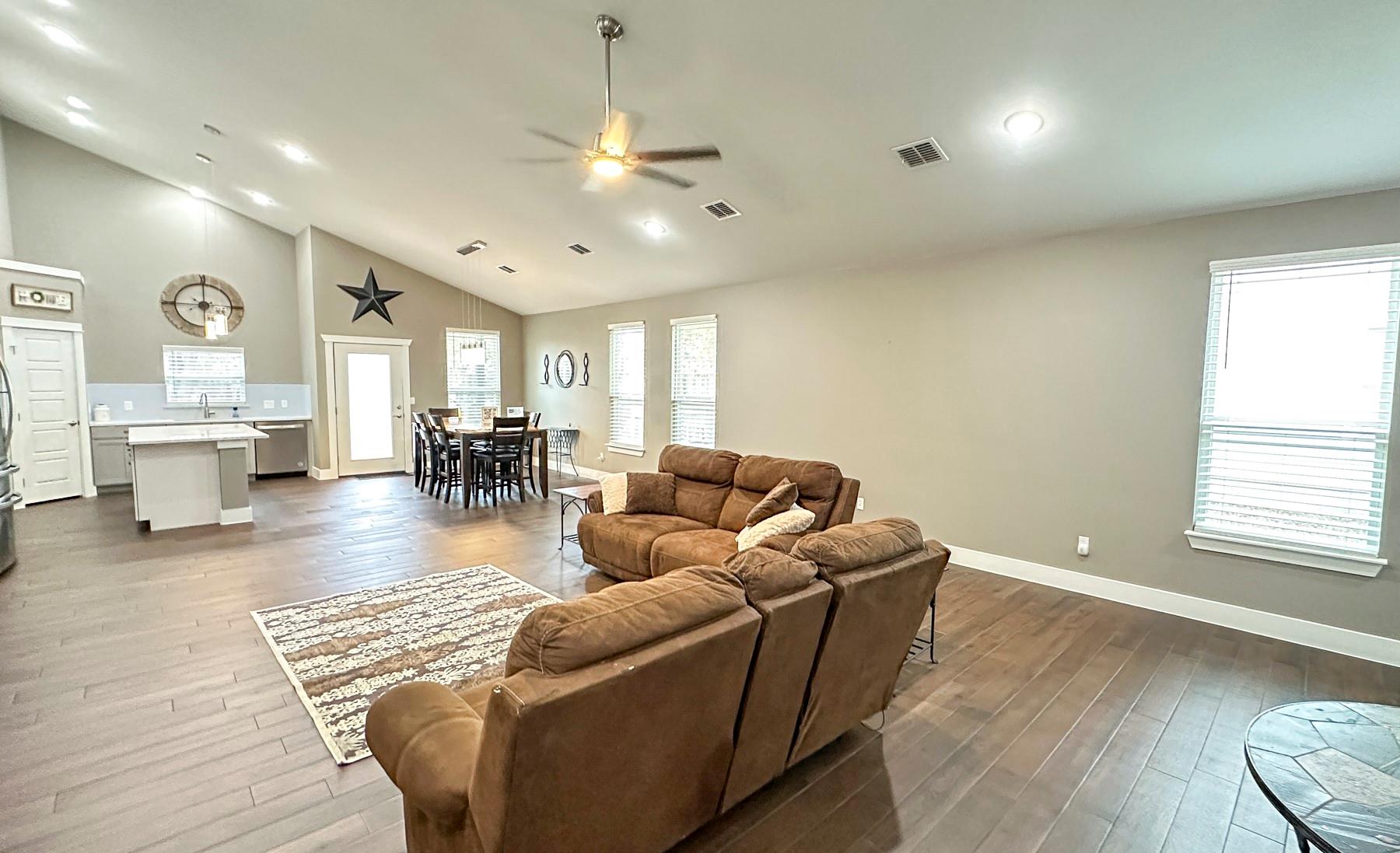 177 Mokulua Ln, Bastrop, TX 78602