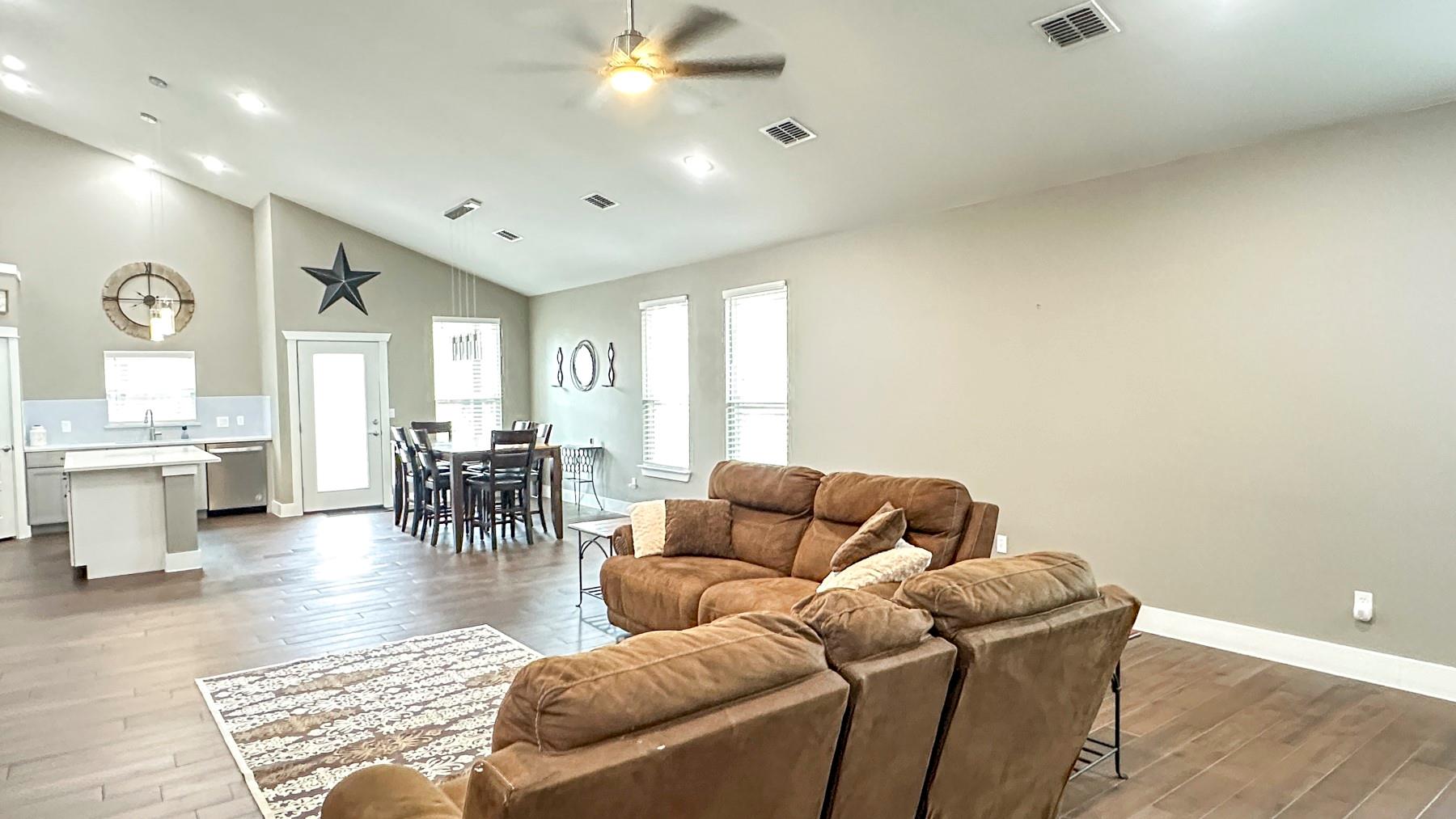 177 Mokulua Ln, Bastrop, TX 78602