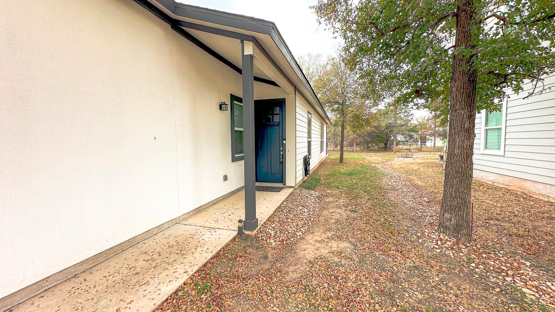 177 Mokulua Ln, Bastrop, TX 78602