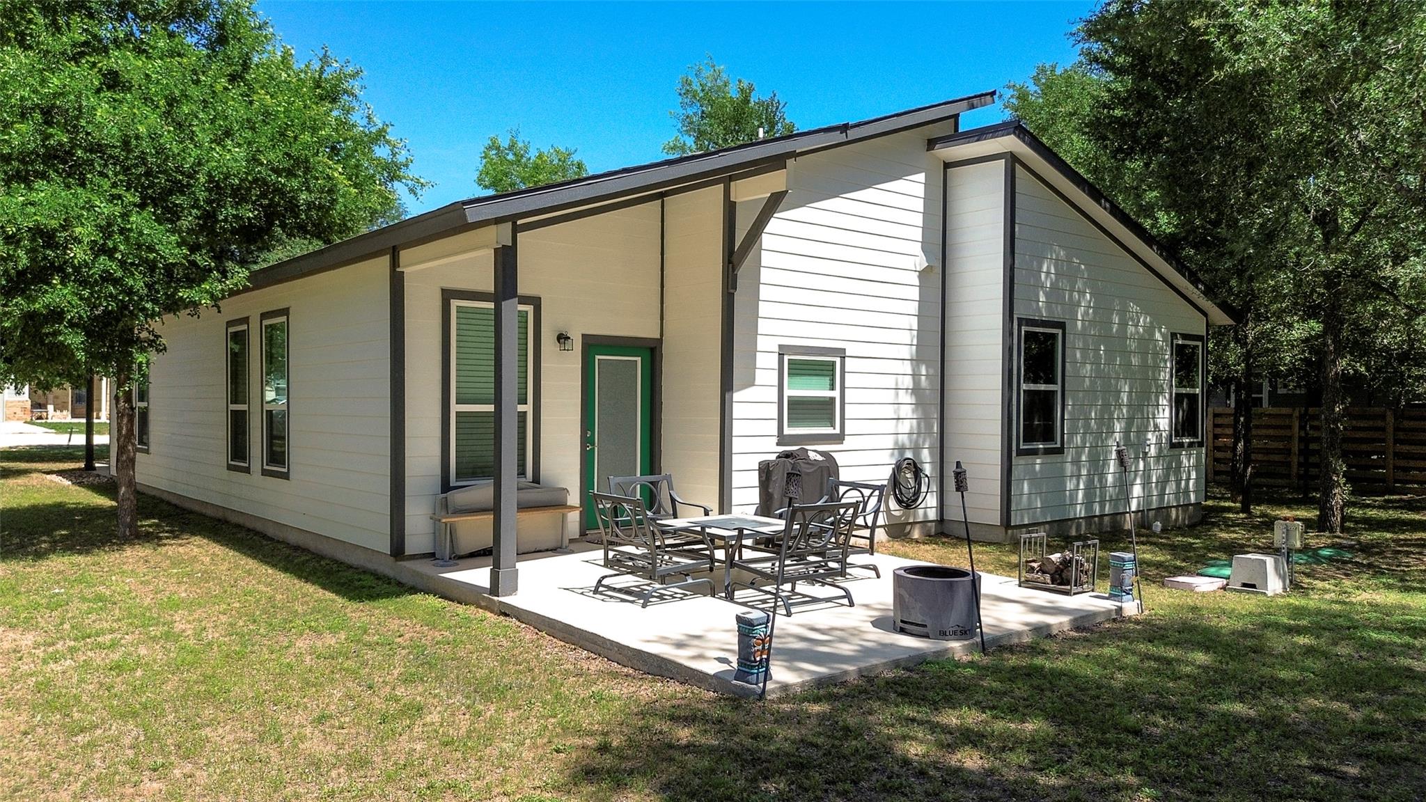 177 Mokulua Ln, Bastrop, TX 78602