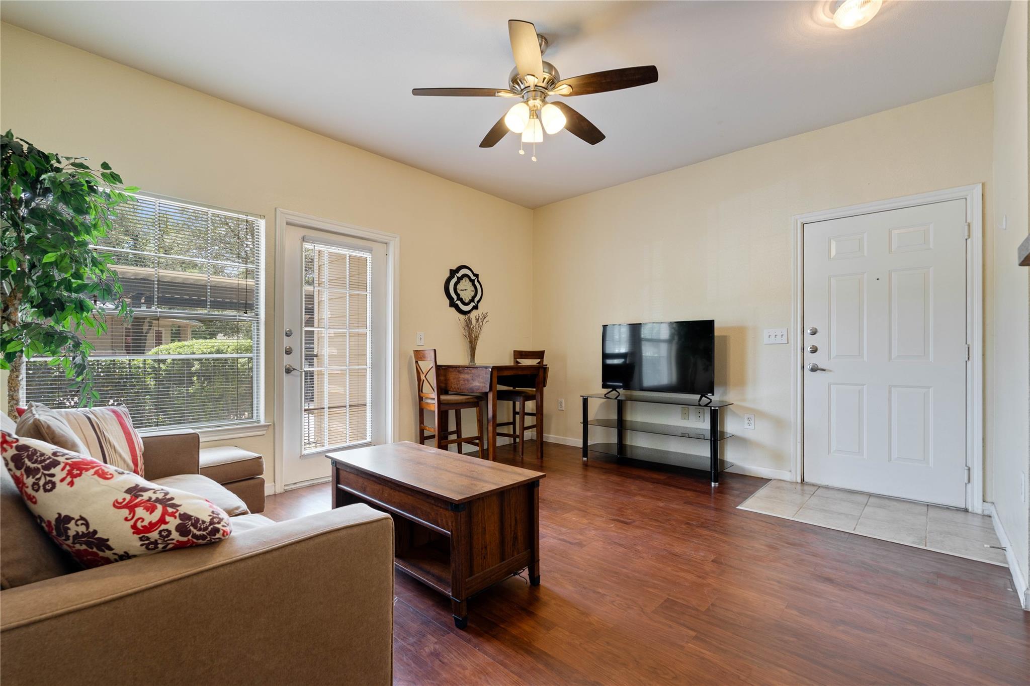 2320 Gracy Farms Ln # 812, Austin, TX 78758