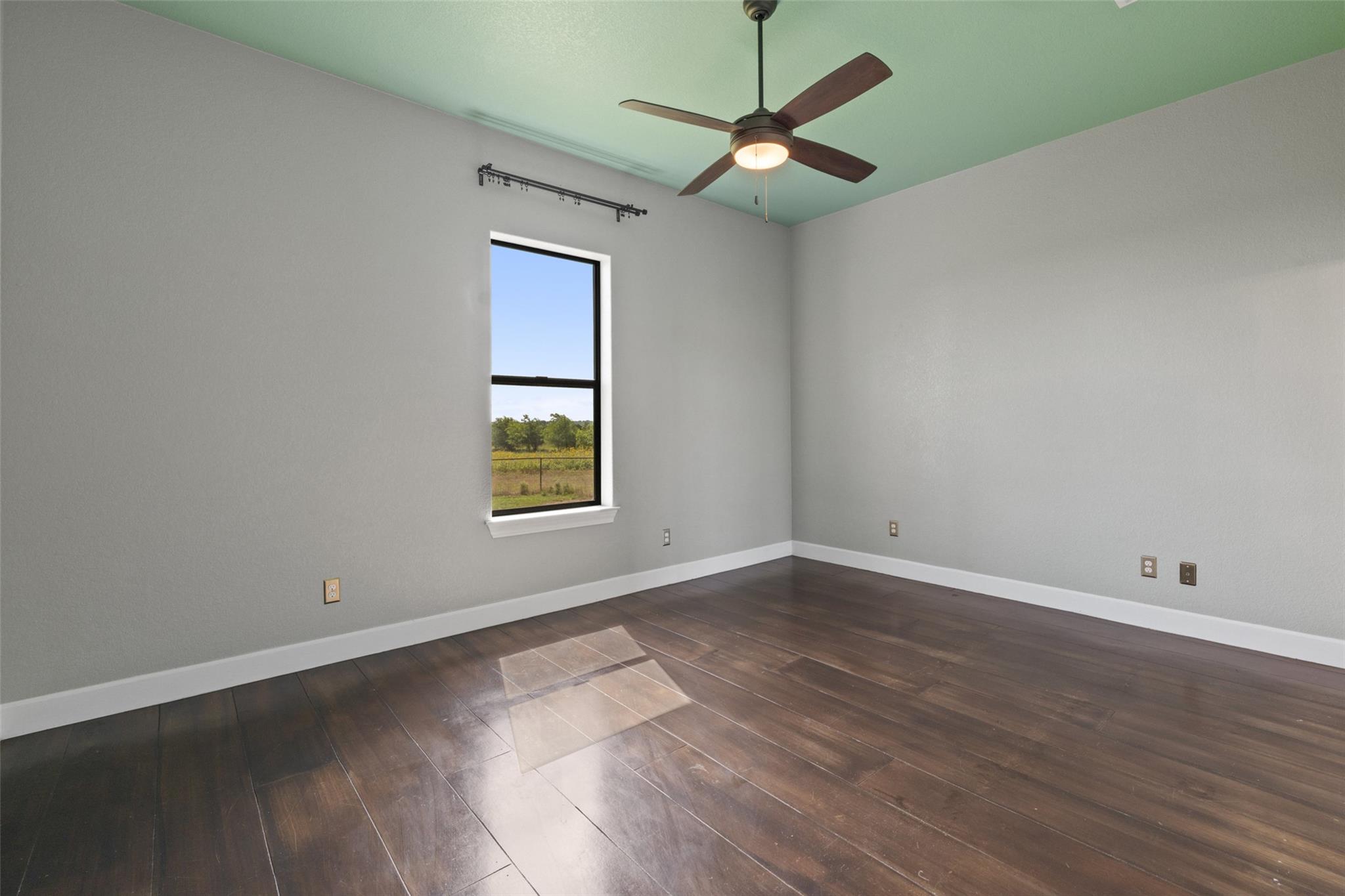 1652 County Road 307, Jarrell, TX 76537