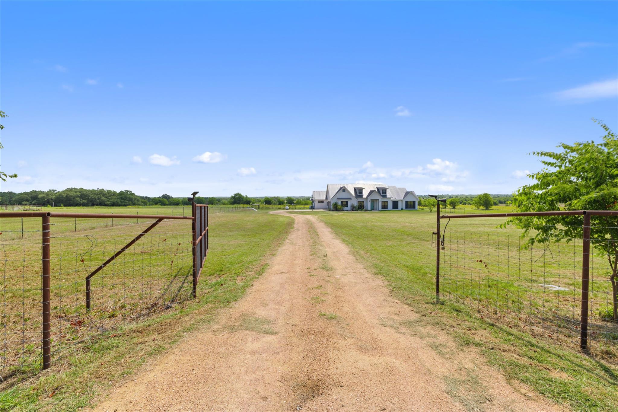 1652 County Road 307, Jarrell, TX 76537
