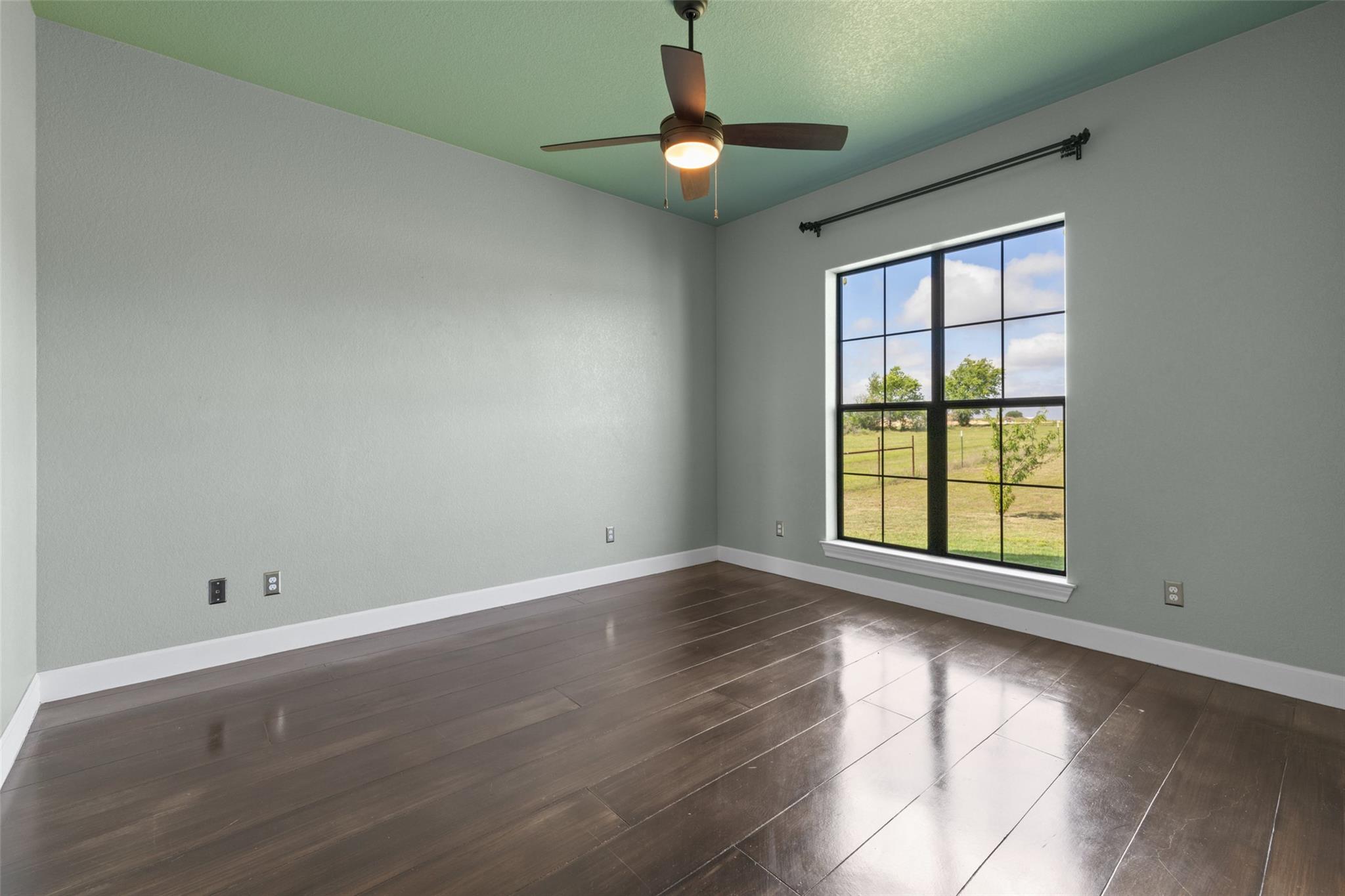 1652 County Road 307, Jarrell, TX 76537