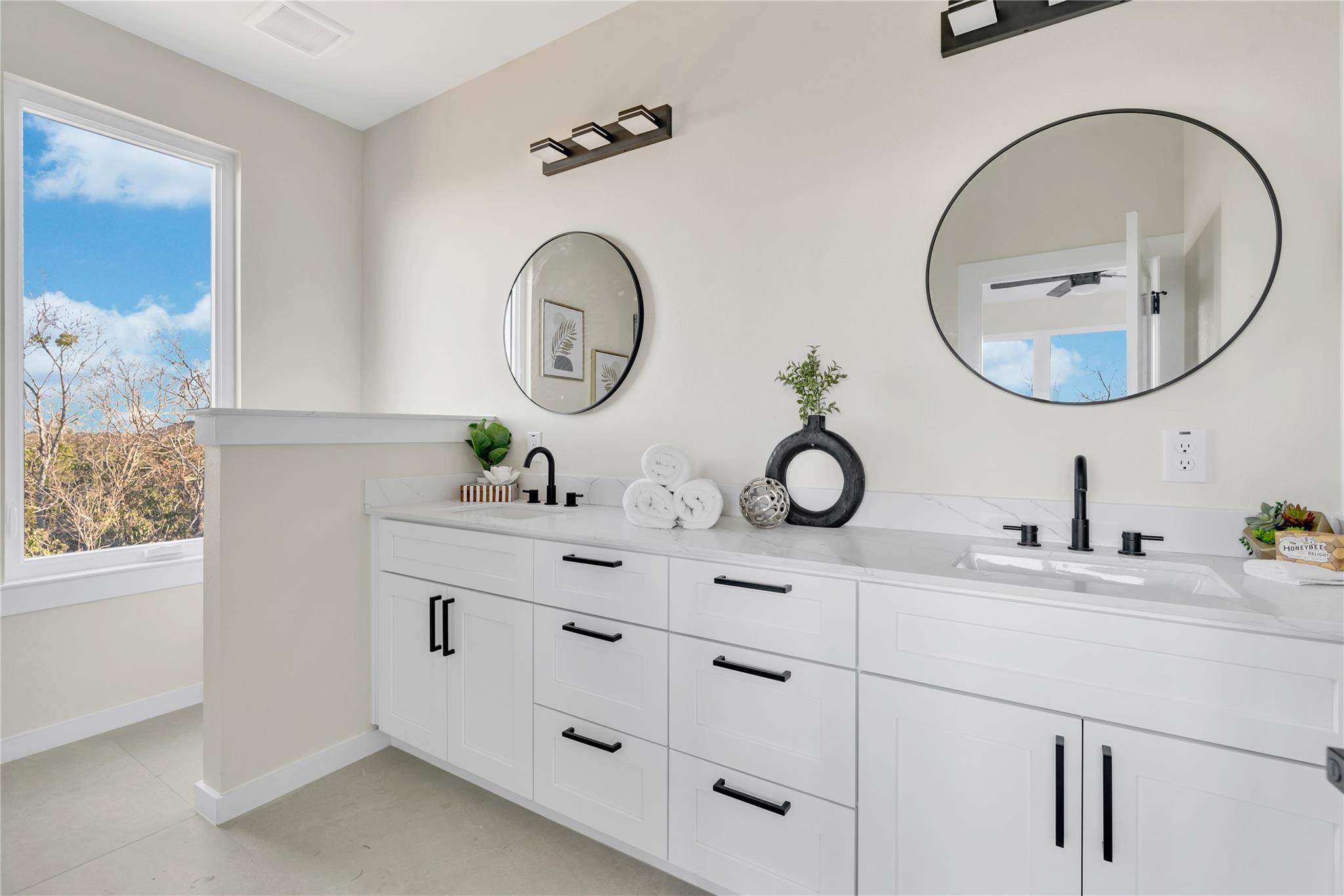 2309 Montopolis Dr # 7, Austin, TX 78741