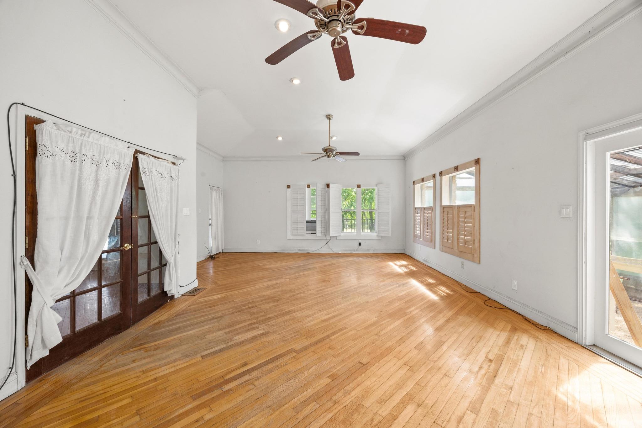 1001 S Gabriel Dr, Leander, TX 78641