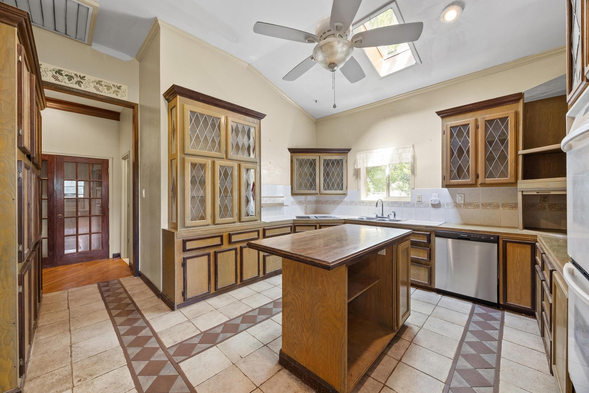 1001 S Gabriel Dr, Leander, TX 78641