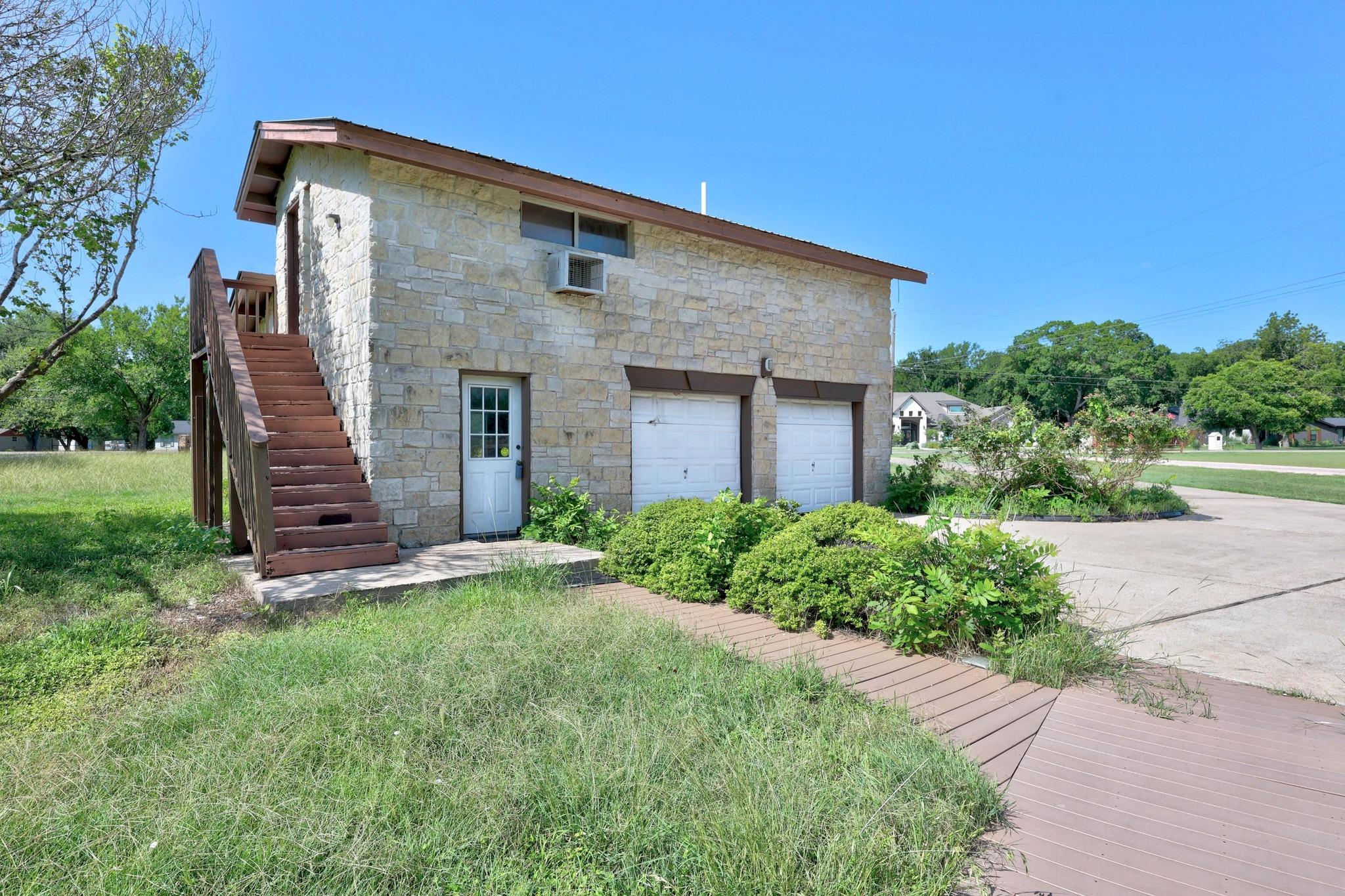 1001 S Gabriel Dr, Leander, TX 78641