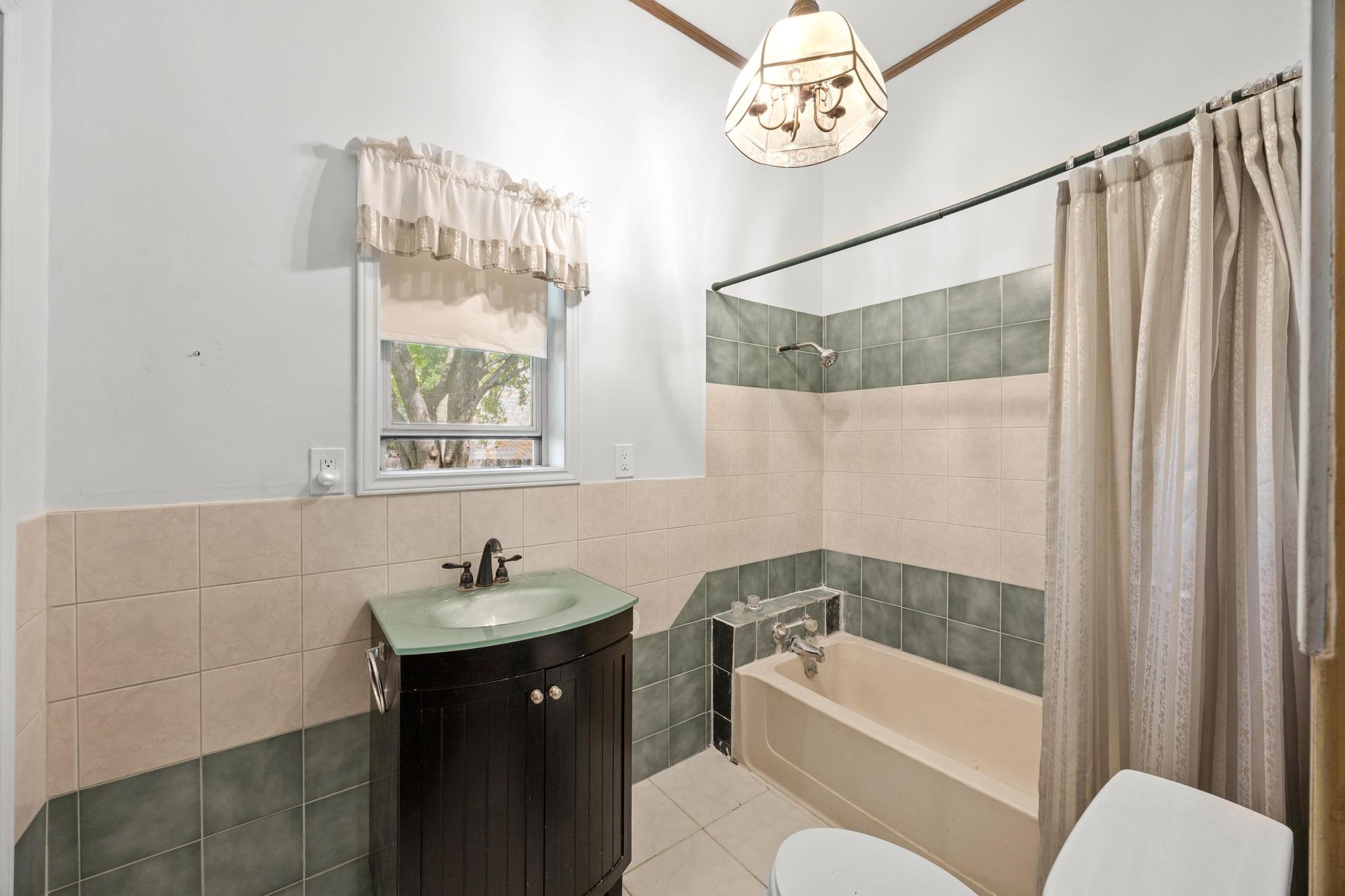 1001 S Gabriel Dr, Leander, TX 78641