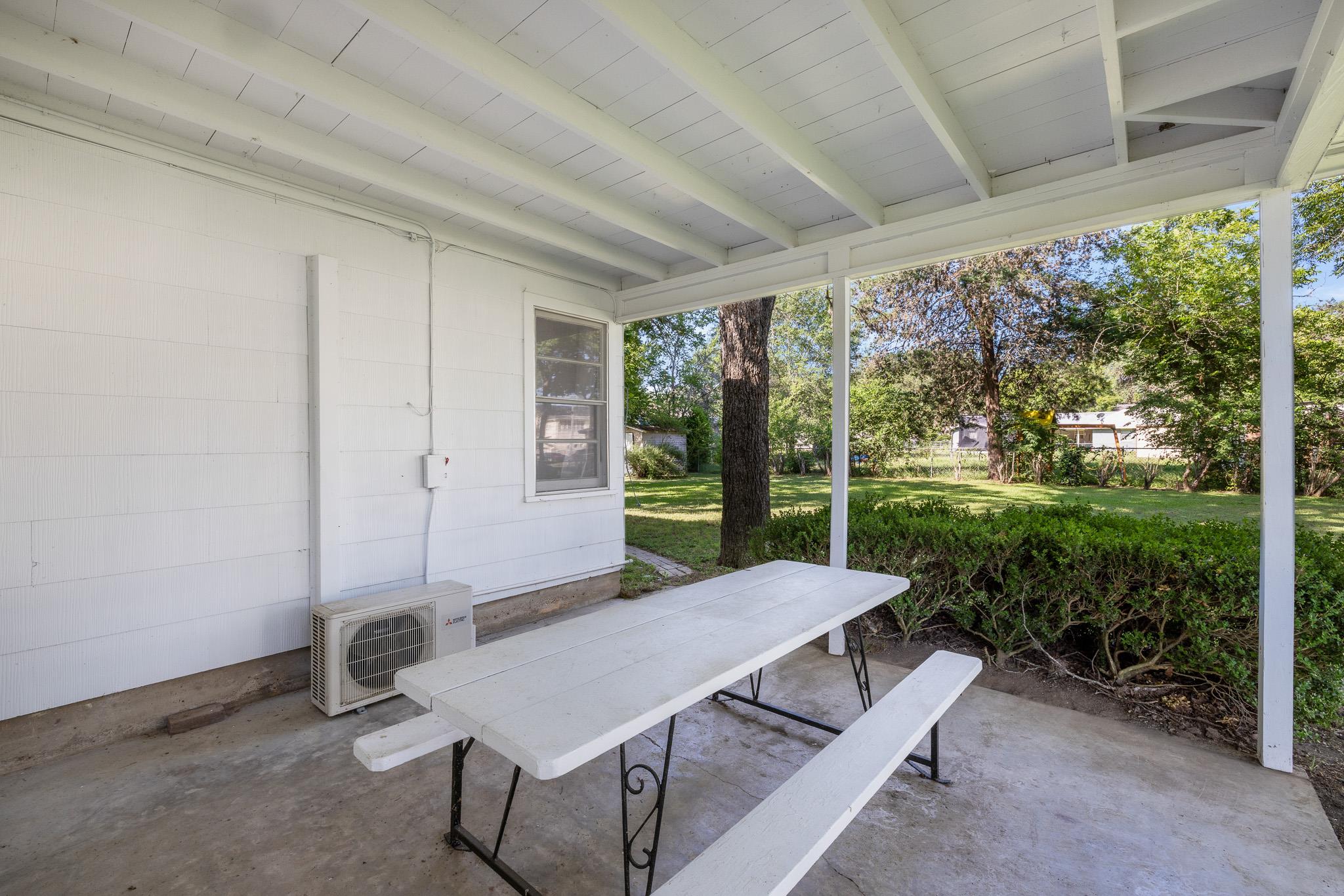 628 S Madison St, La Grange, TX 78945
