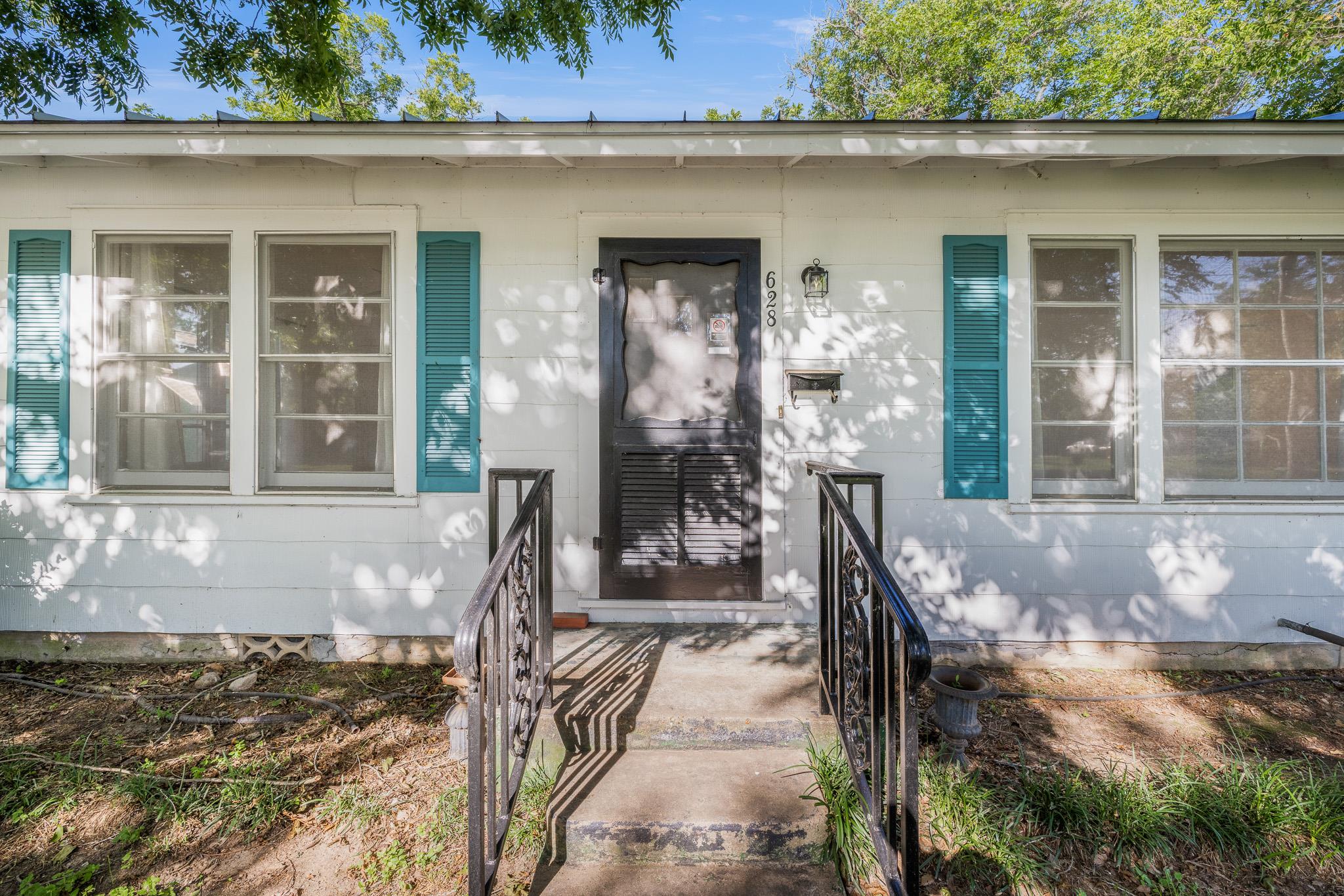 628 S Madison St, La Grange, TX 78945
