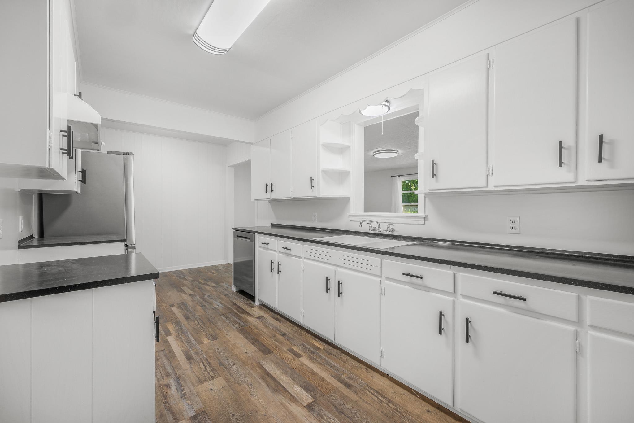 628 S Madison St, La Grange, TX 78945