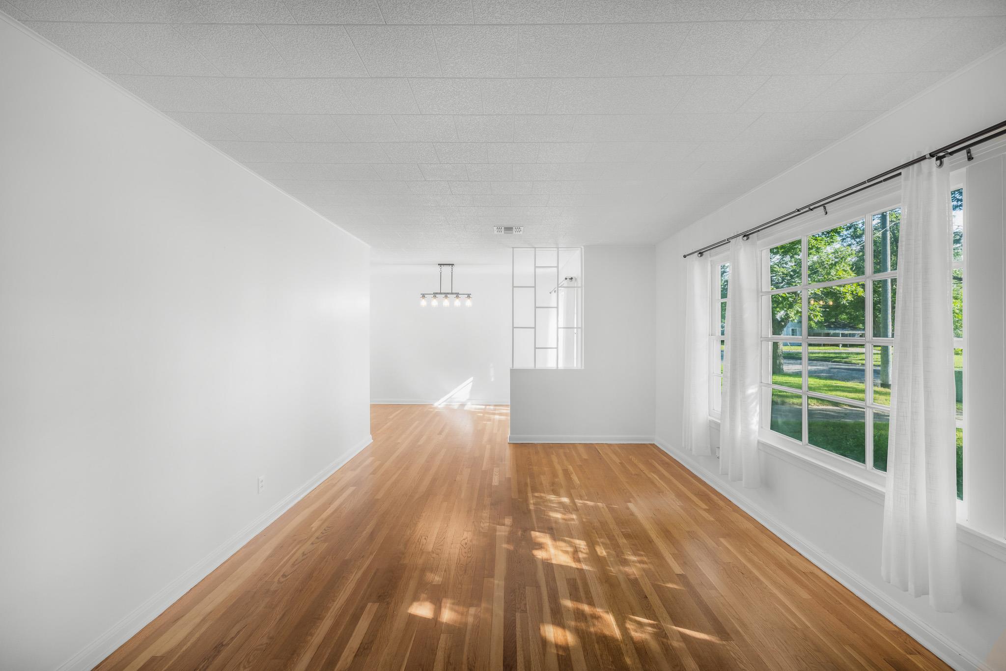 628 S Madison St, La Grange, TX 78945