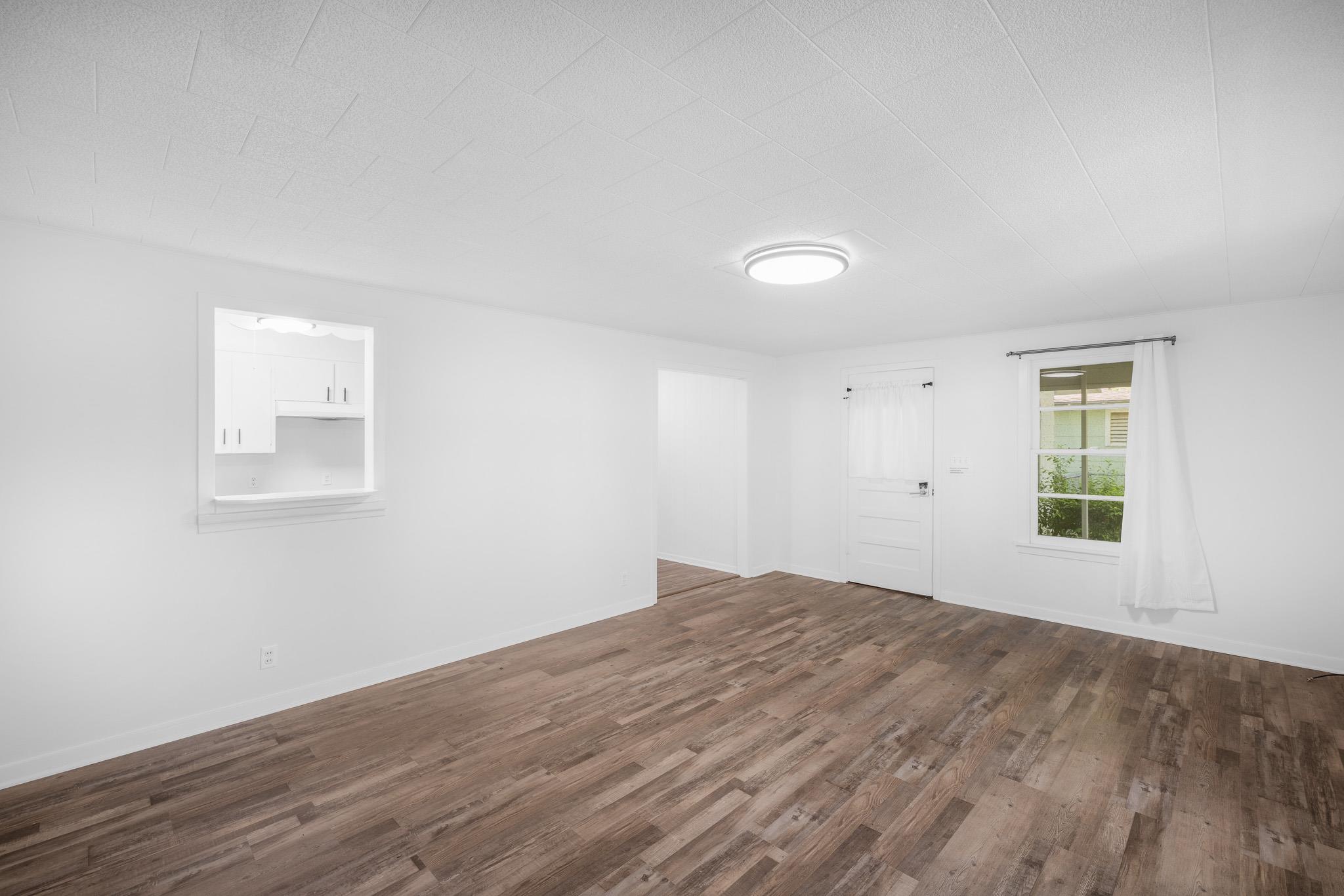 628 S Madison St, La Grange, TX 78945