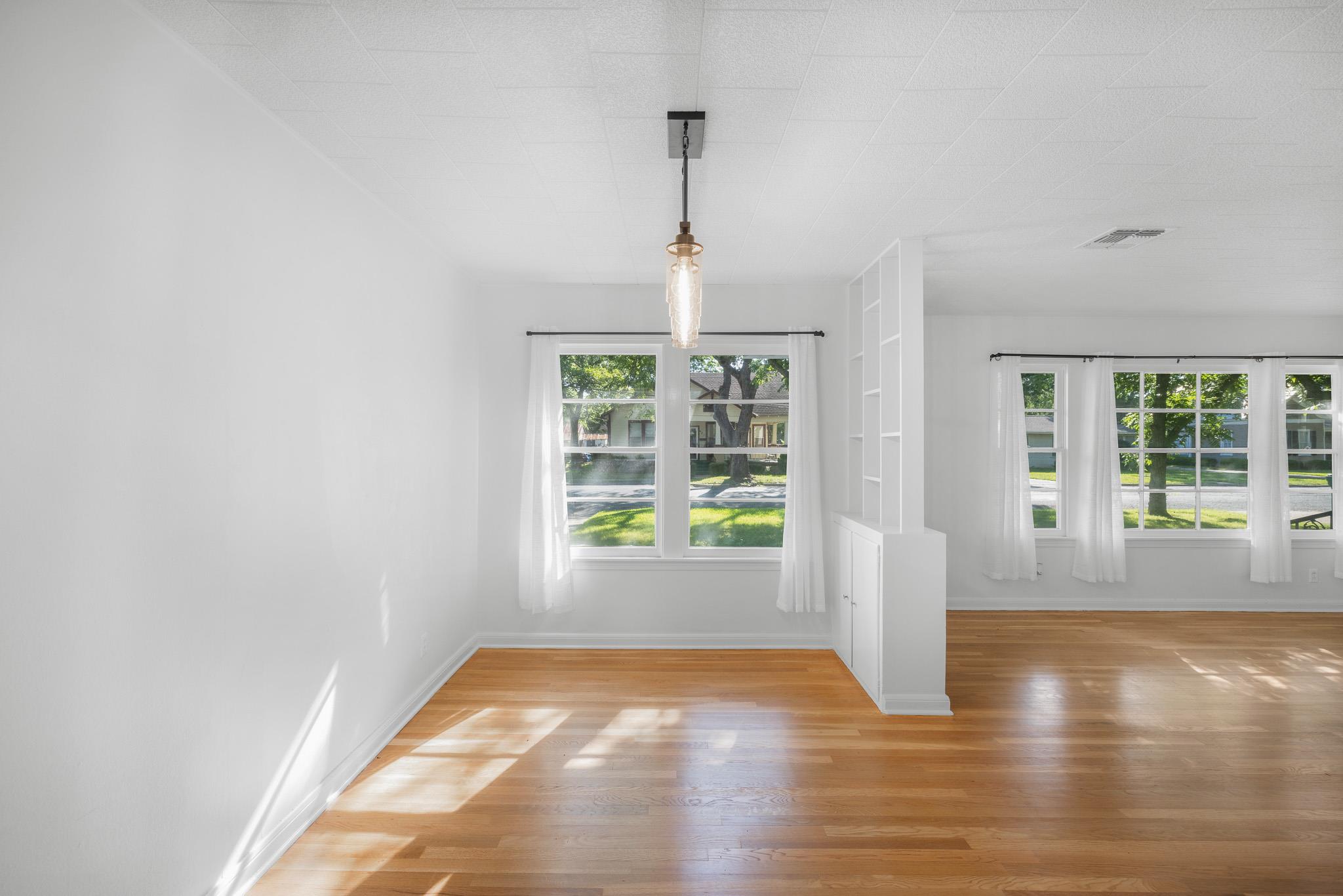 628 S Madison St, La Grange, TX 78945