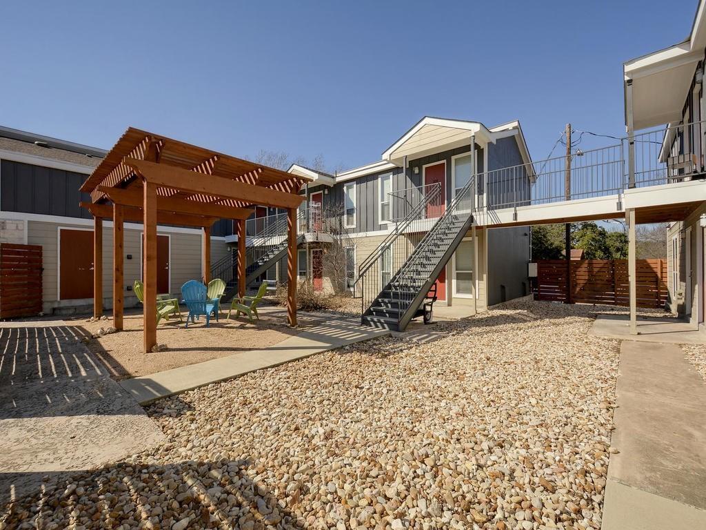 2512 Durwood St # 105, Austin, TX 78704