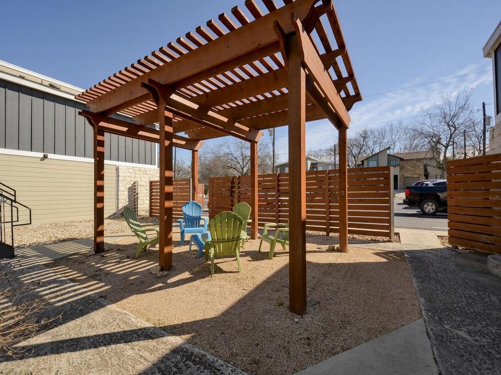 2512 Durwood St # 105, Austin, TX 78704