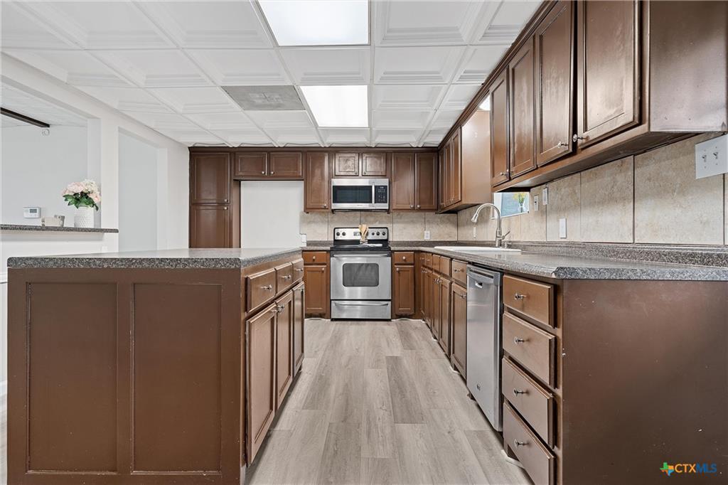 22 S Sherwood Dr, Belton, TX 76513