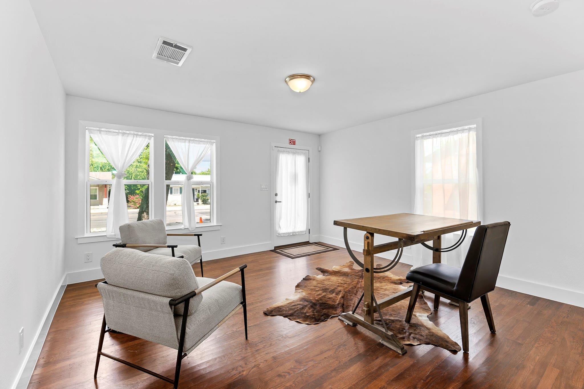 1512 W Koenig Ln, Austin, TX 78756