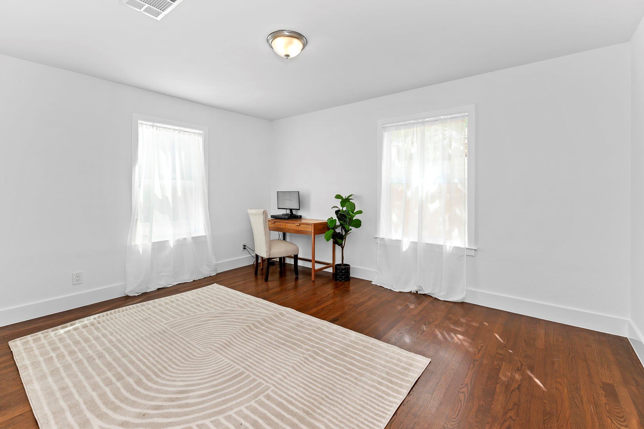 1512 W Koenig Ln, Austin, TX 78756