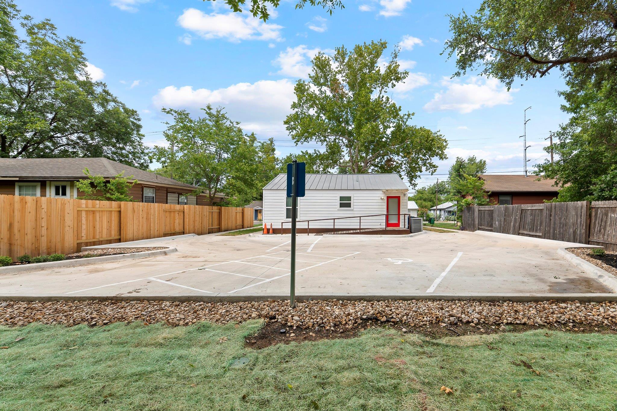 1512 W Koenig Ln, Austin, TX 78756