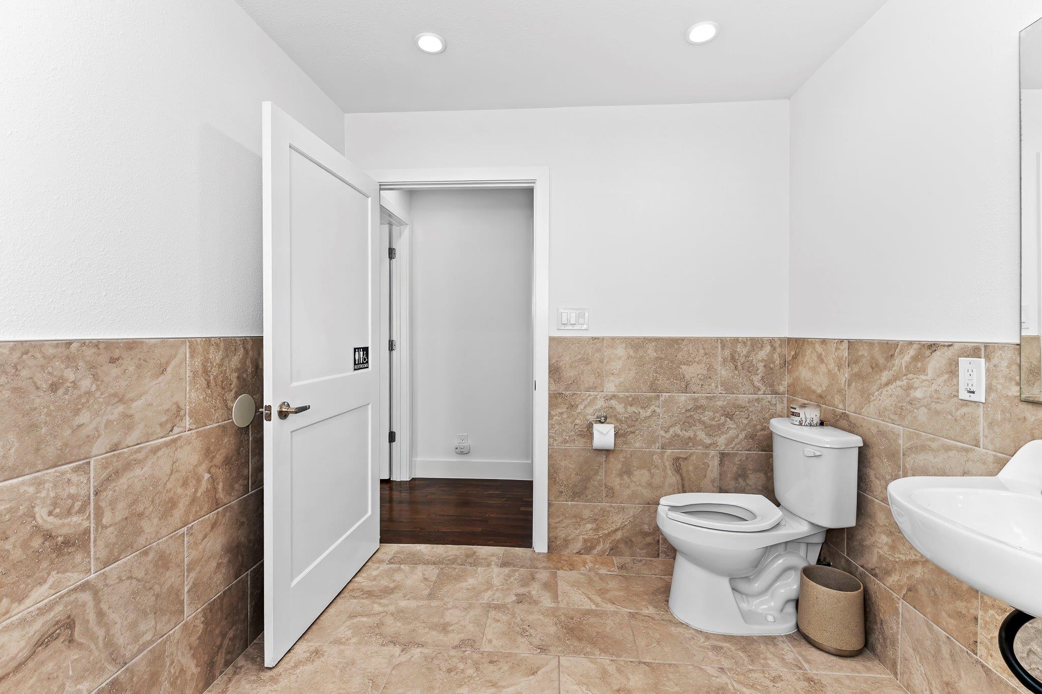 1512 W Koenig Ln, Austin, TX 78756