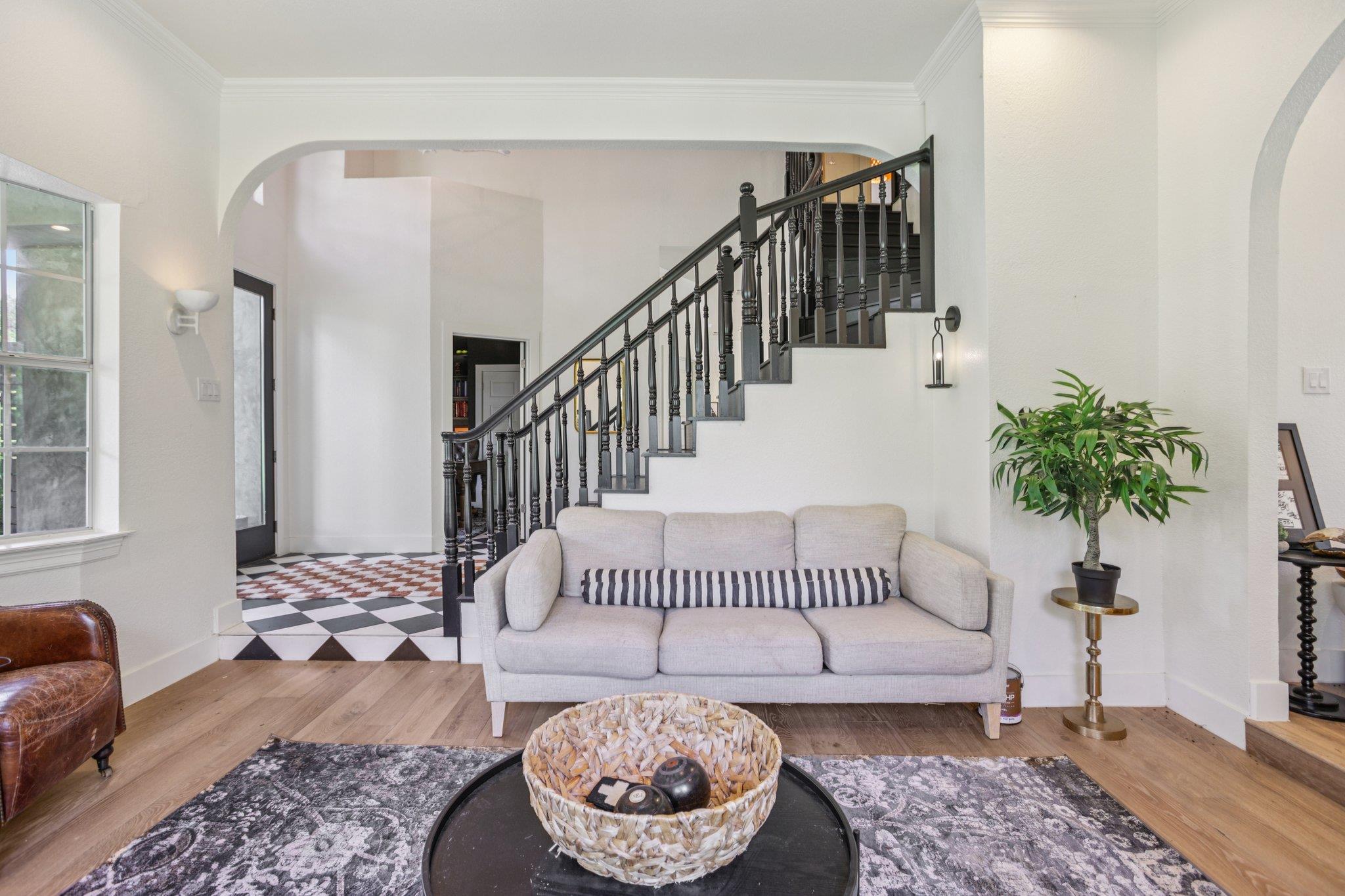 8310 Lewis Mountain Dr, Austin, TX 78737