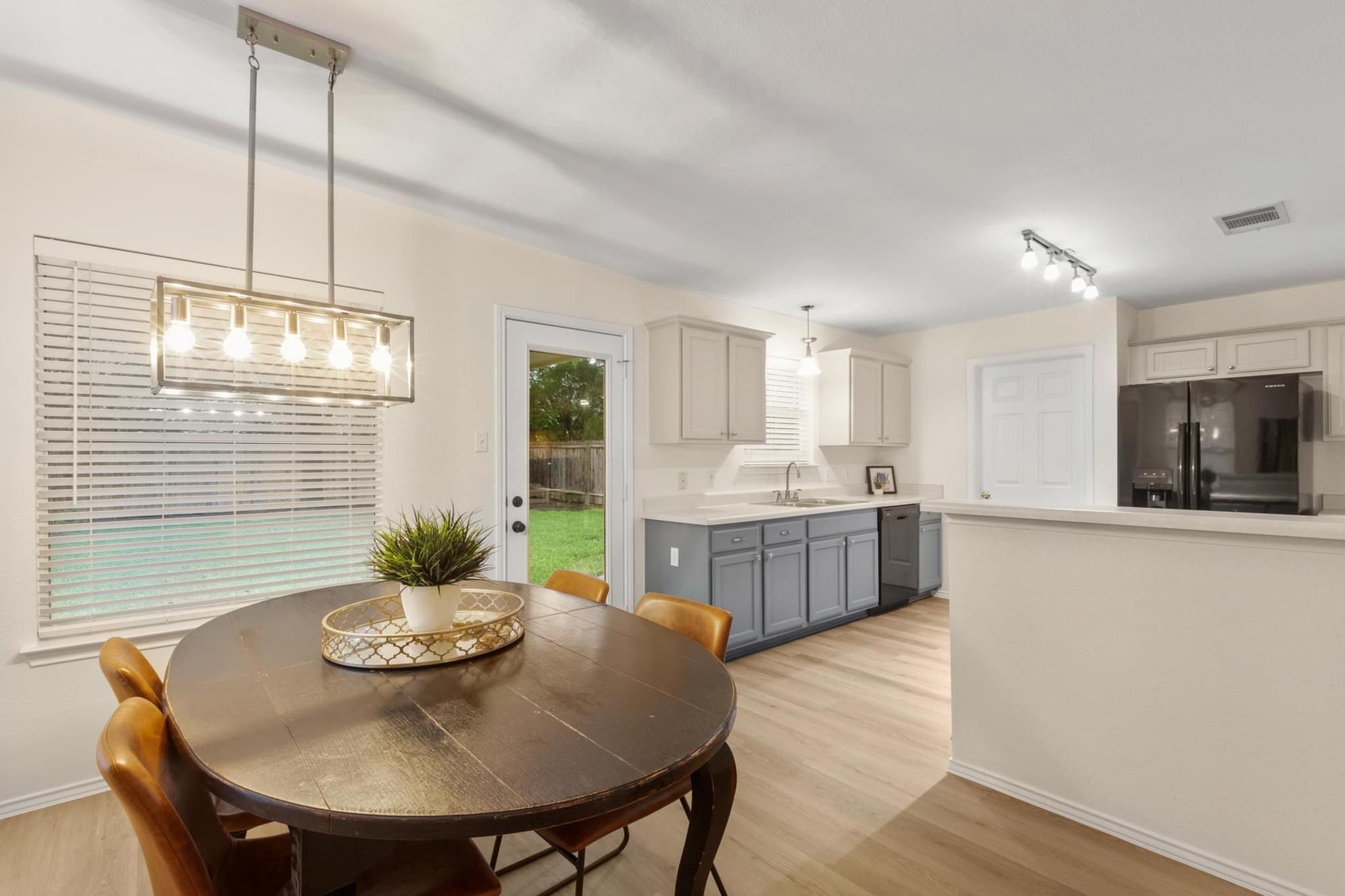 1449 SIR THOPAS Trl, Austin, TX 78748