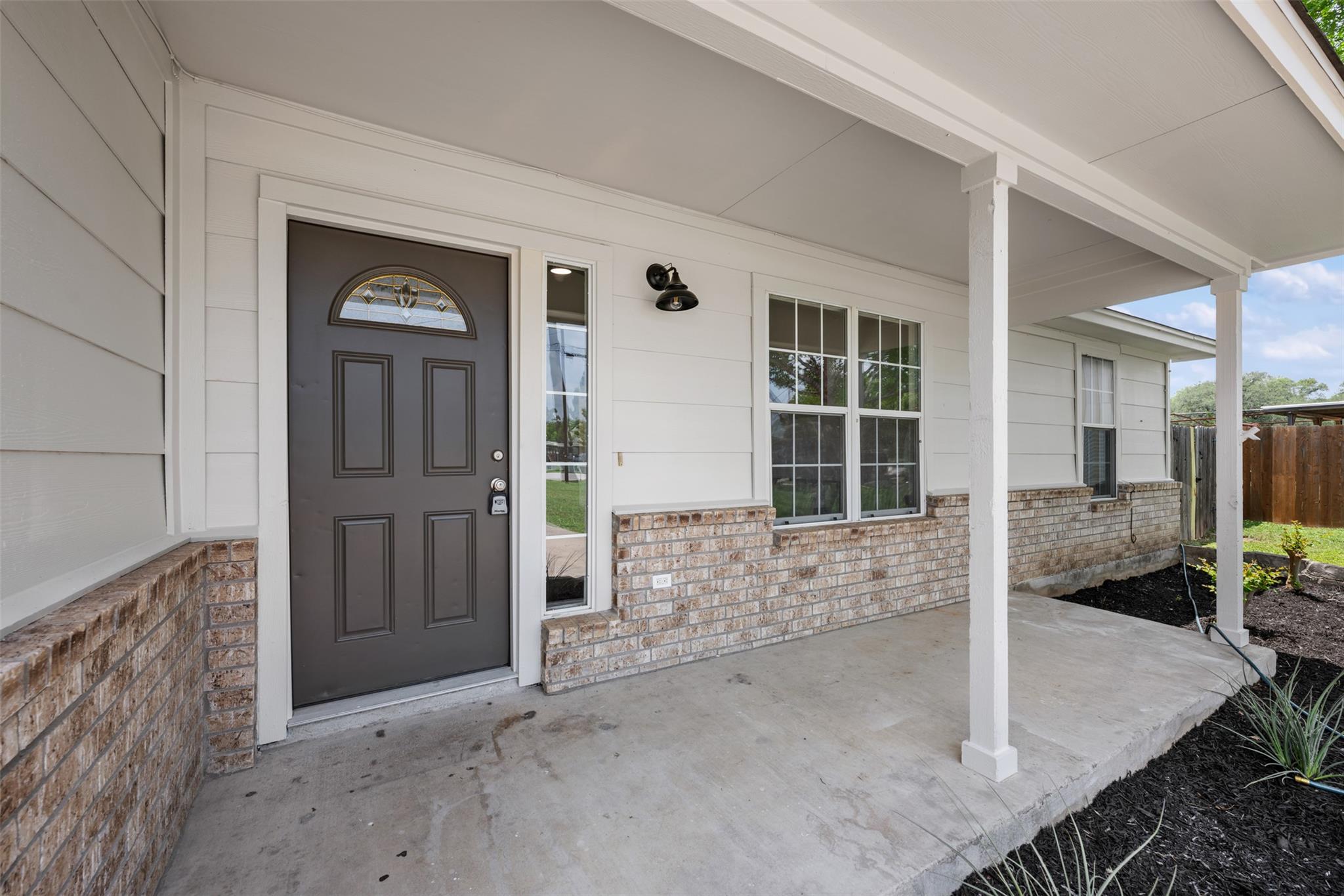 104 Live Oak Cir, Bertram, TX 78605