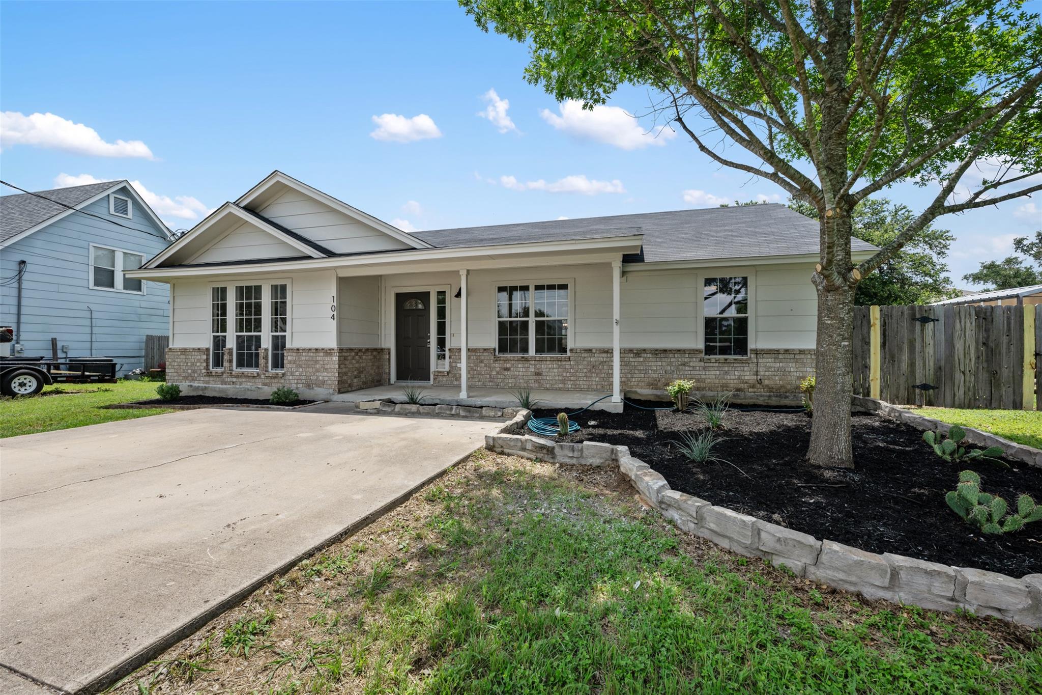104 Live Oak Cir, Bertram, TX 78605