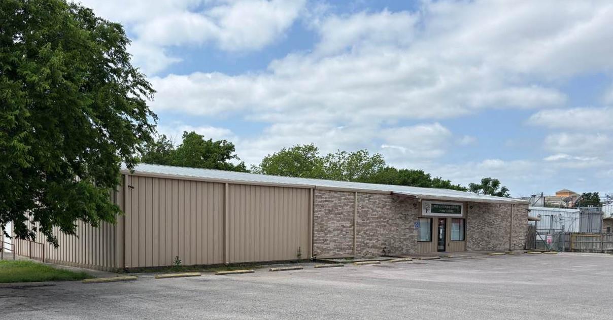 105 W Pecan St, Burnet, TX 78611