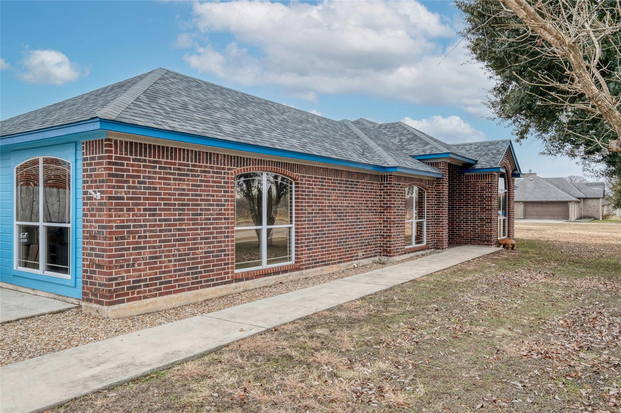 233 Thomas Dr, Martindale, TX 78655
