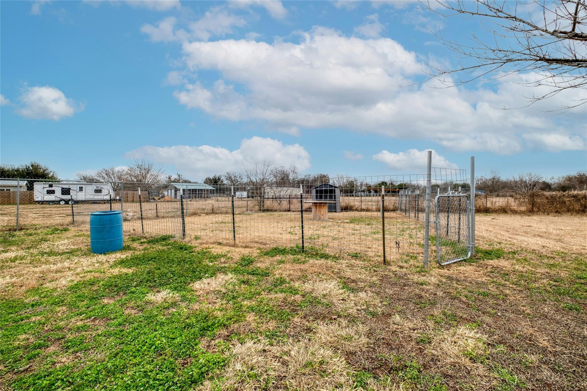 233 Thomas Dr, Martindale, TX 78655