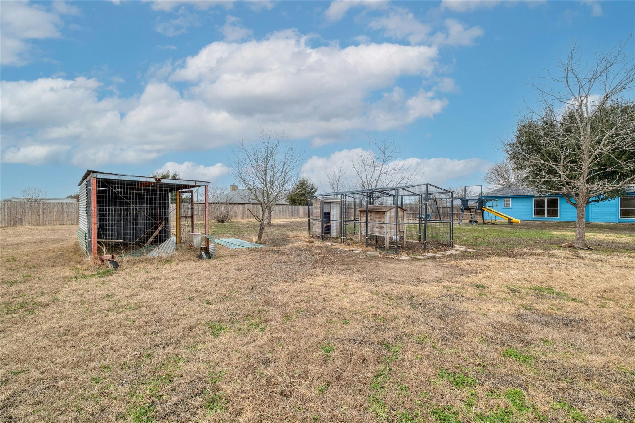 233 Thomas Dr, Martindale, TX 78655