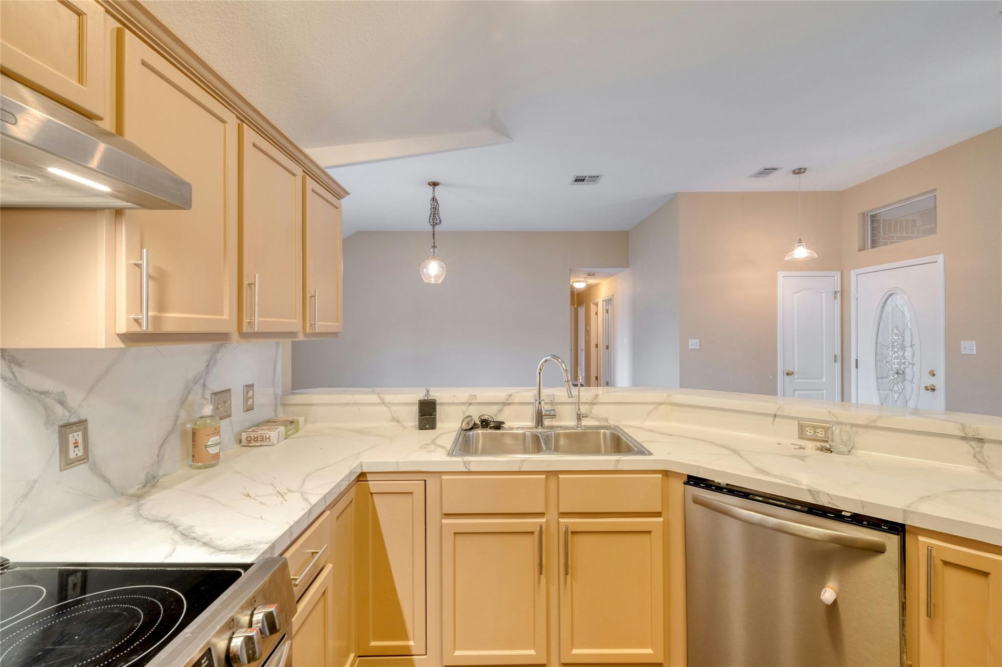 233 Thomas Dr, Martindale, TX 78655