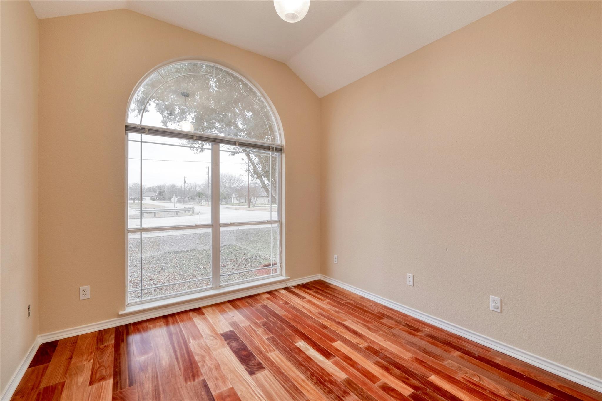 233 Thomas Dr, Martindale, TX 78655
