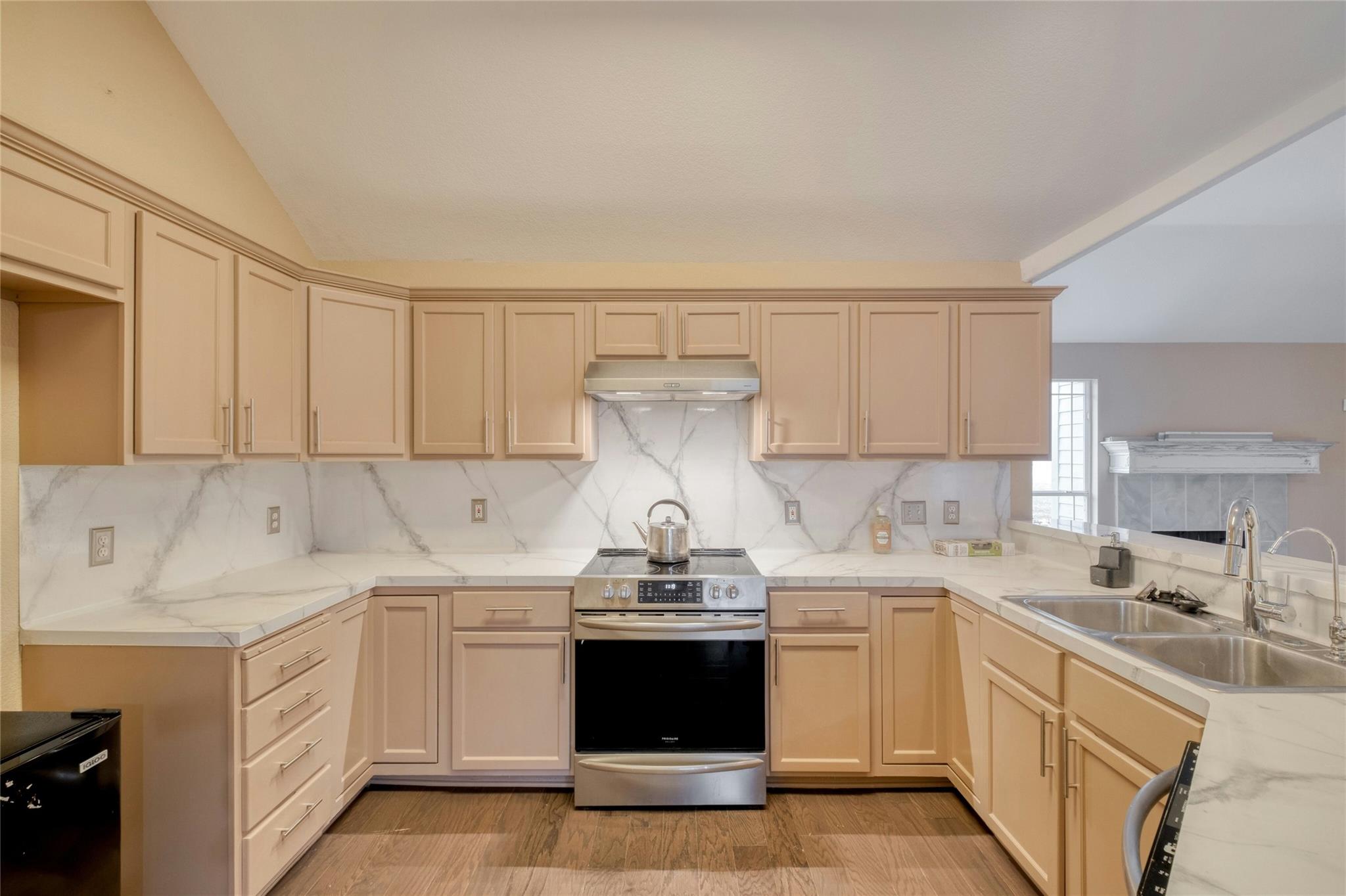 233 Thomas Dr, Martindale, TX 78655