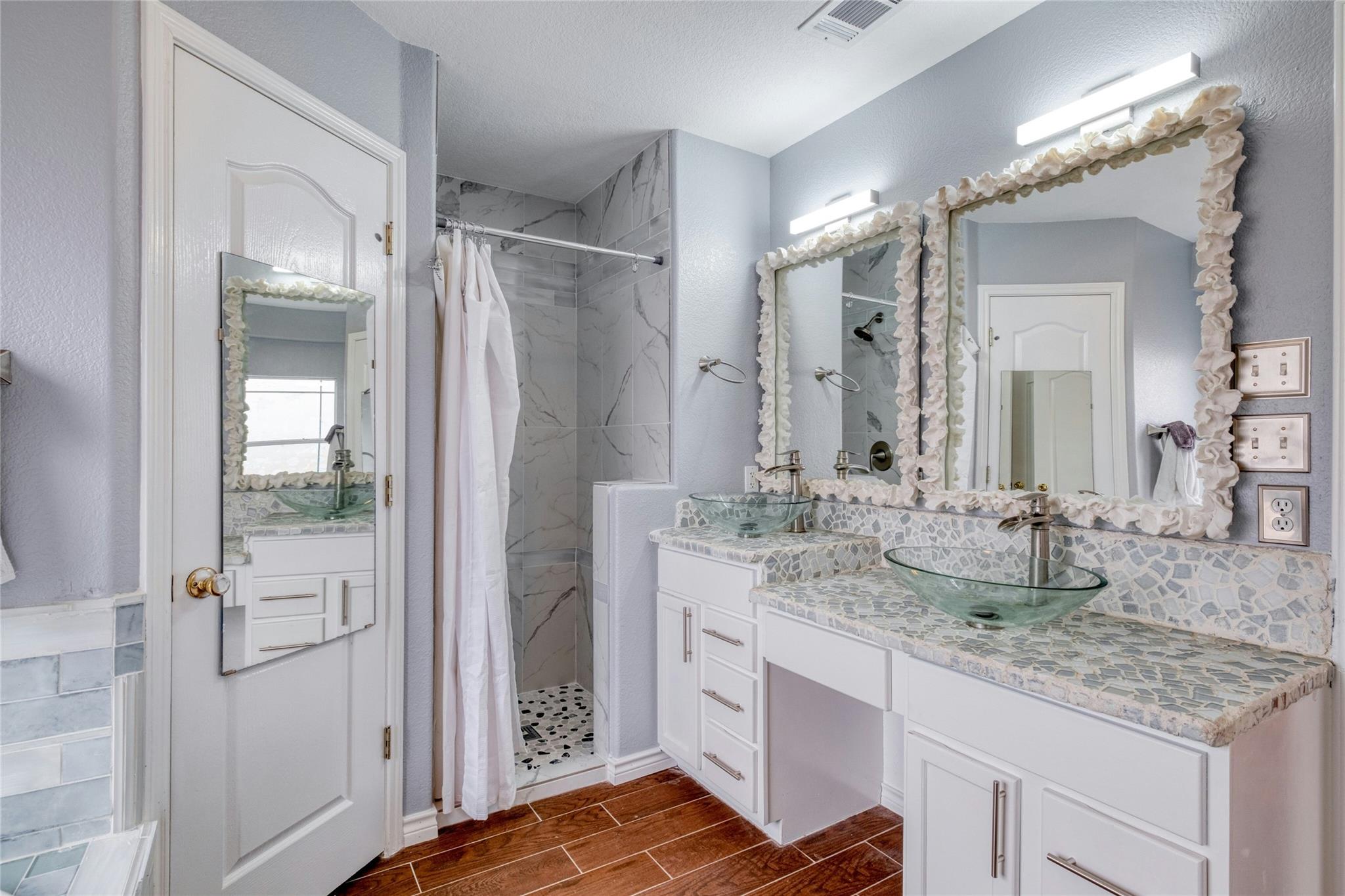 233 Thomas Dr, Martindale, TX 78655