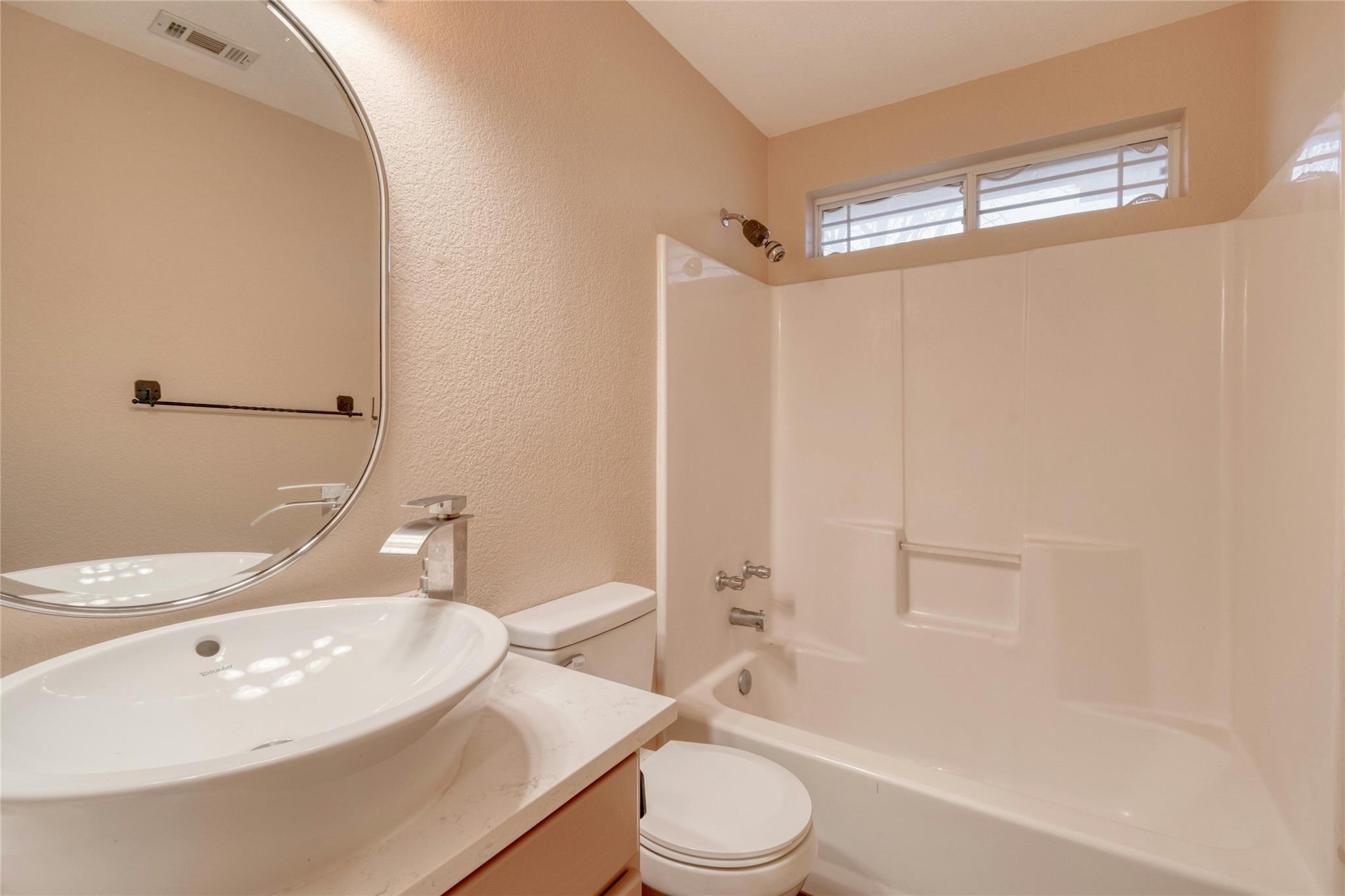 233 Thomas Dr, Martindale, TX 78655