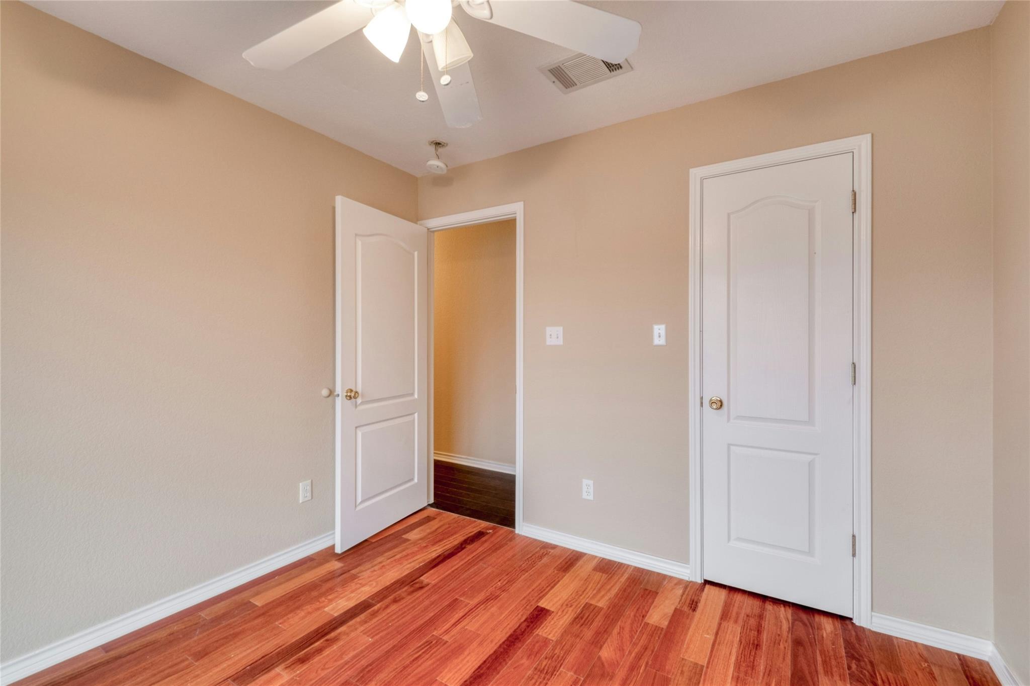 233 Thomas Dr, Martindale, TX 78655
