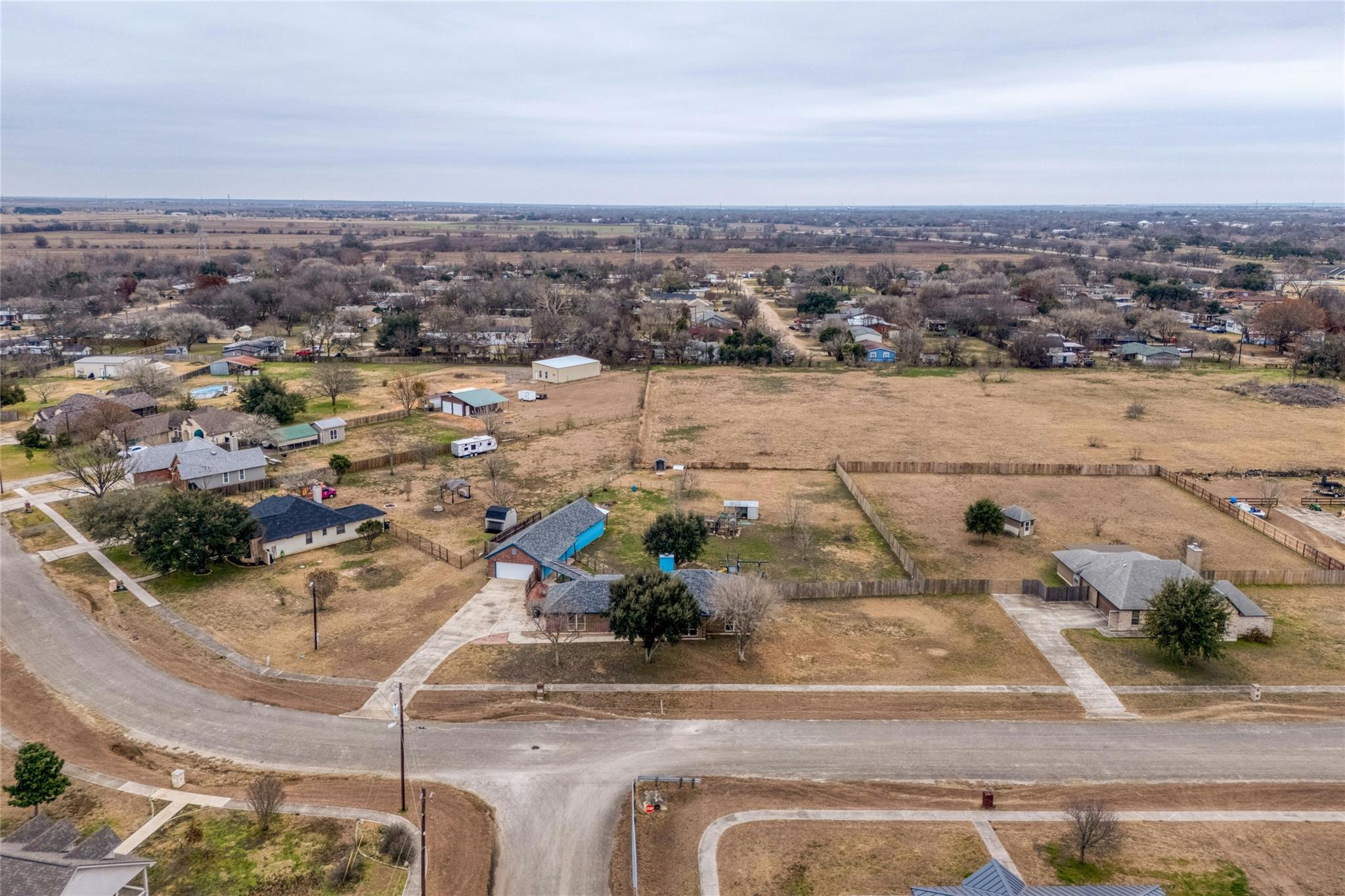 233 Thomas Dr, Martindale, TX 78655
