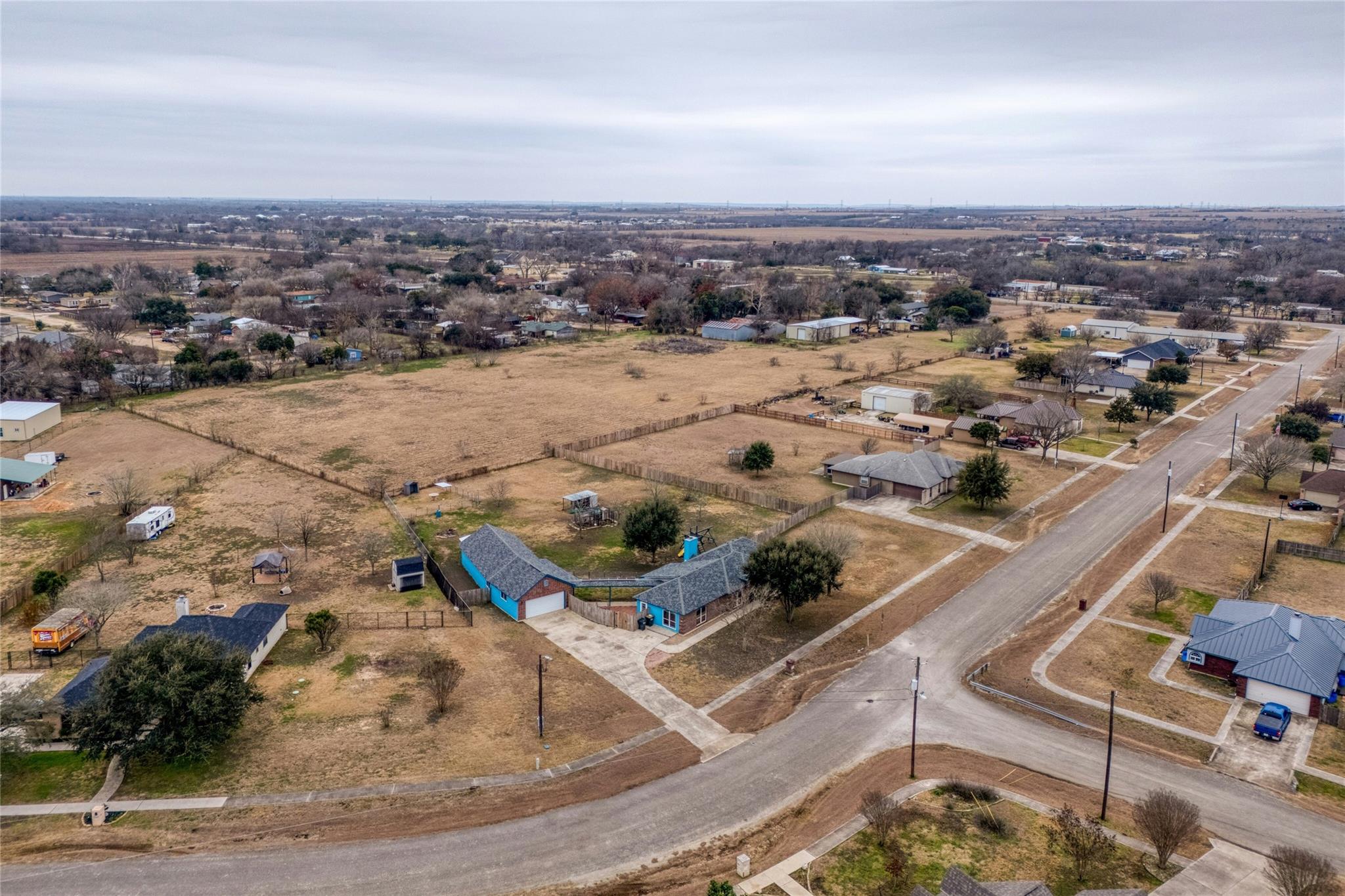 233 Thomas Dr, Martindale, TX 78655