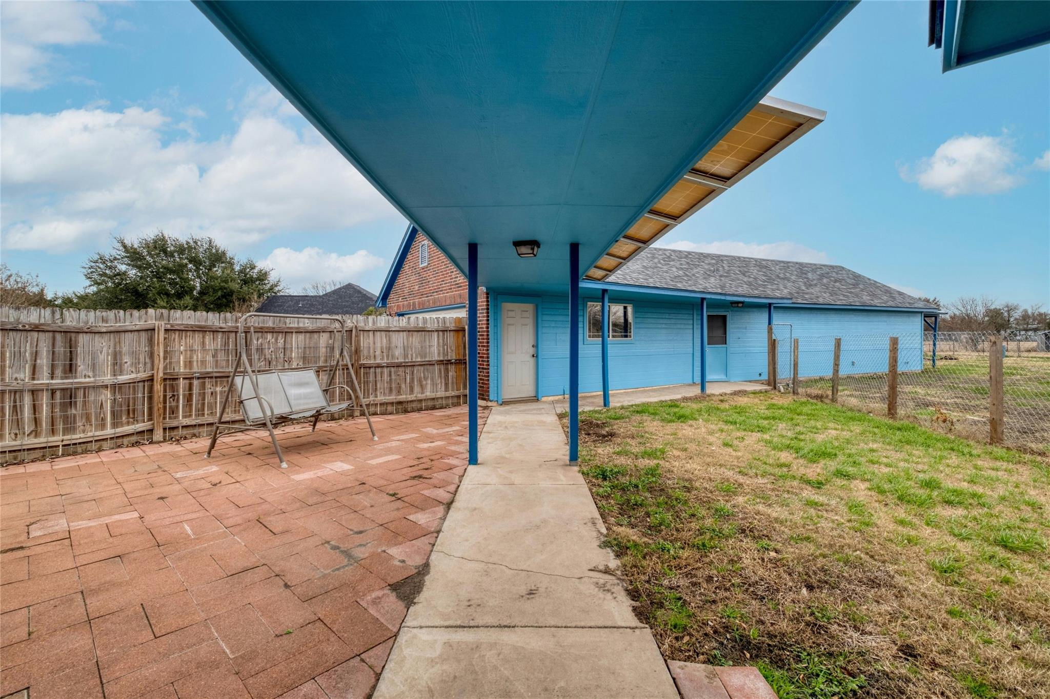 233 Thomas Dr, Martindale, TX 78655