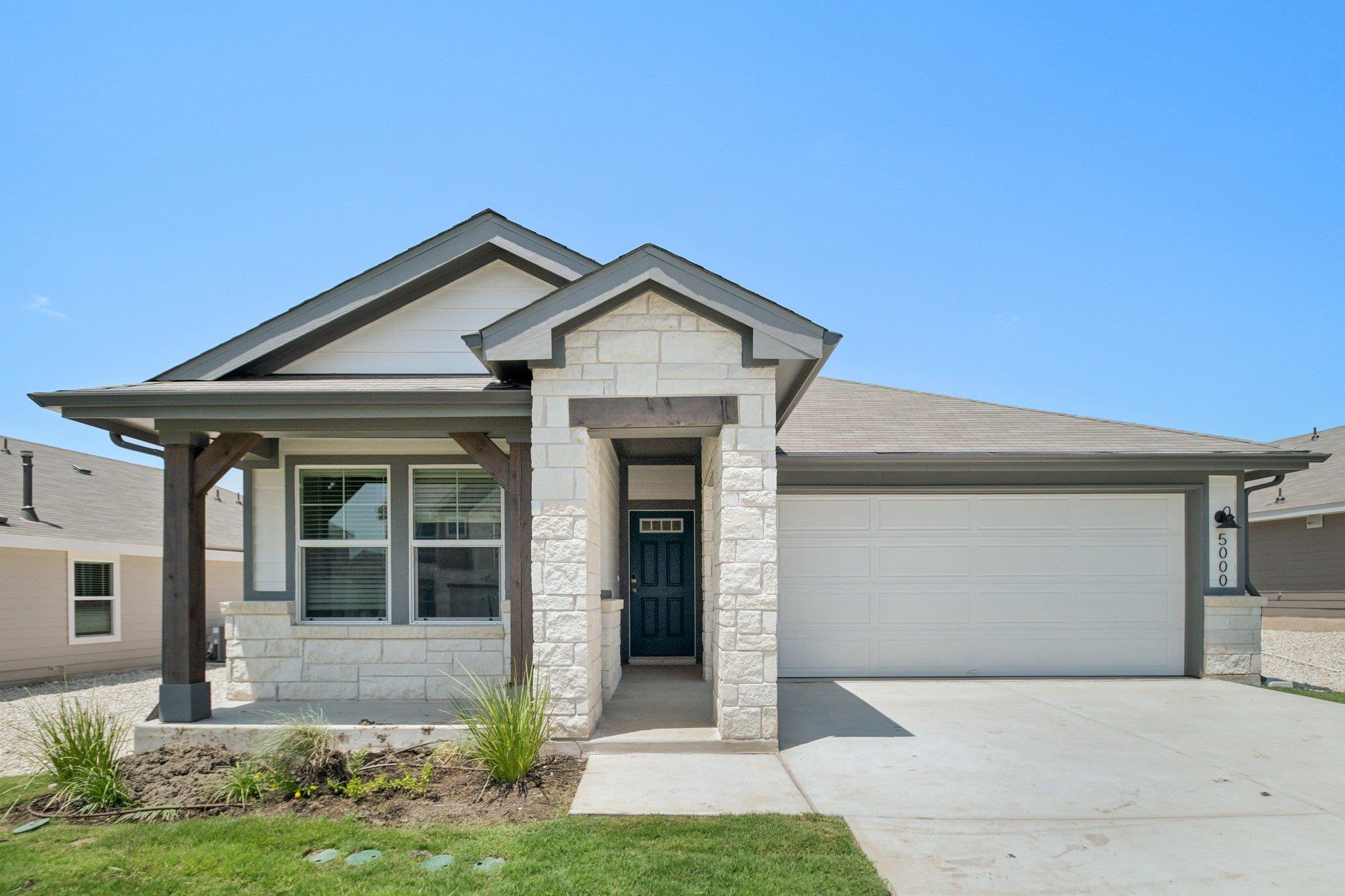 5000 Hazelnut Ln, Del Valle, TX 78617