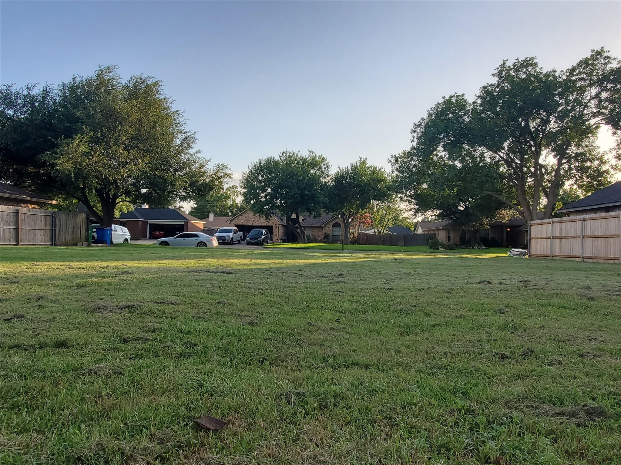 2200 Lark Ln, Taylor, TX 76574