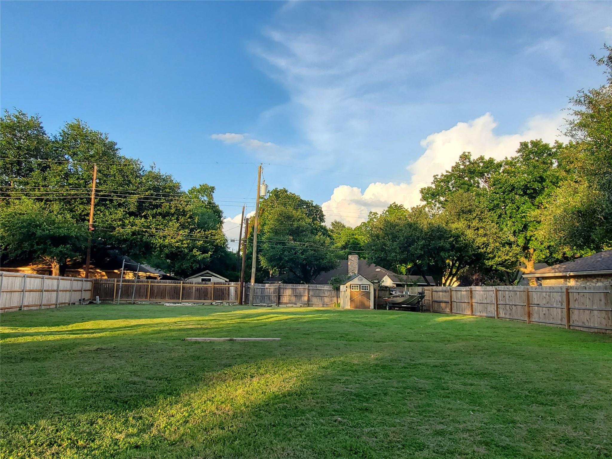 2200 Lark Ln, Taylor, TX 76574