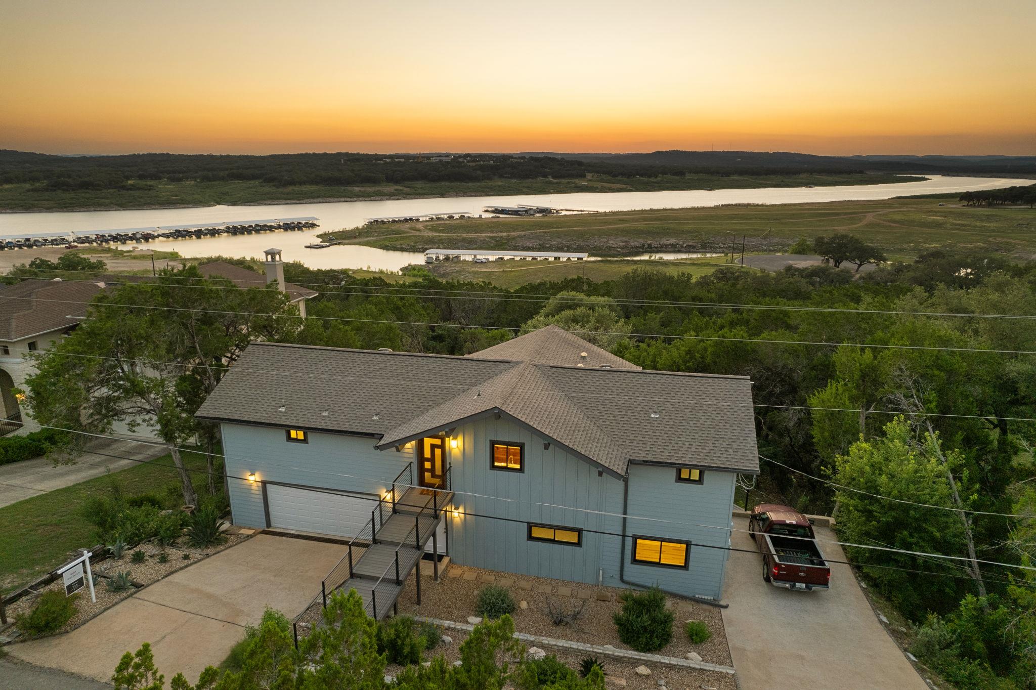 6300 Lakeshore Dr, Lago Vista, TX 78645