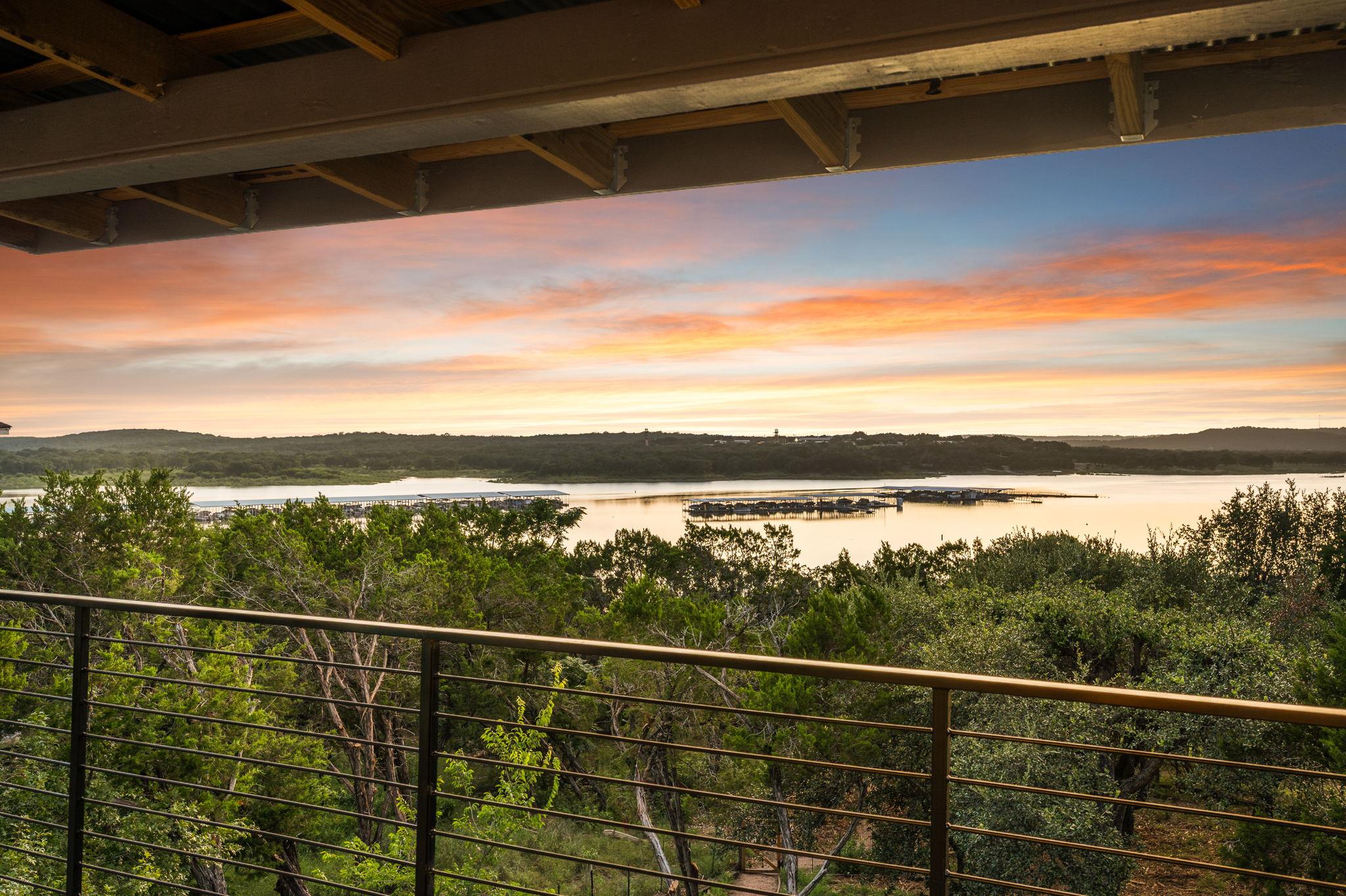 6300 Lakeshore Dr, Lago Vista, TX 78645