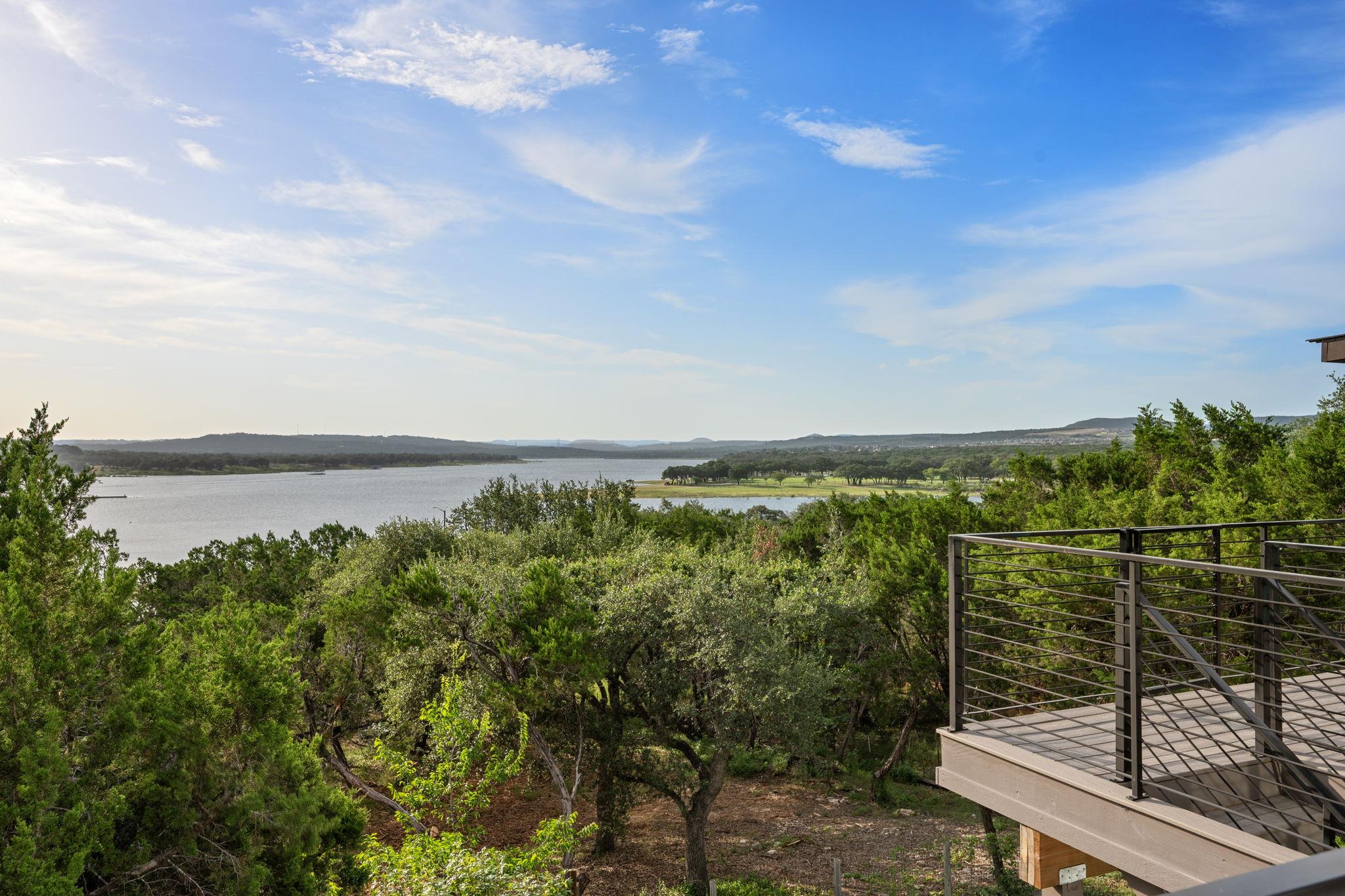 6300 Lakeshore Dr, Lago Vista, TX 78645