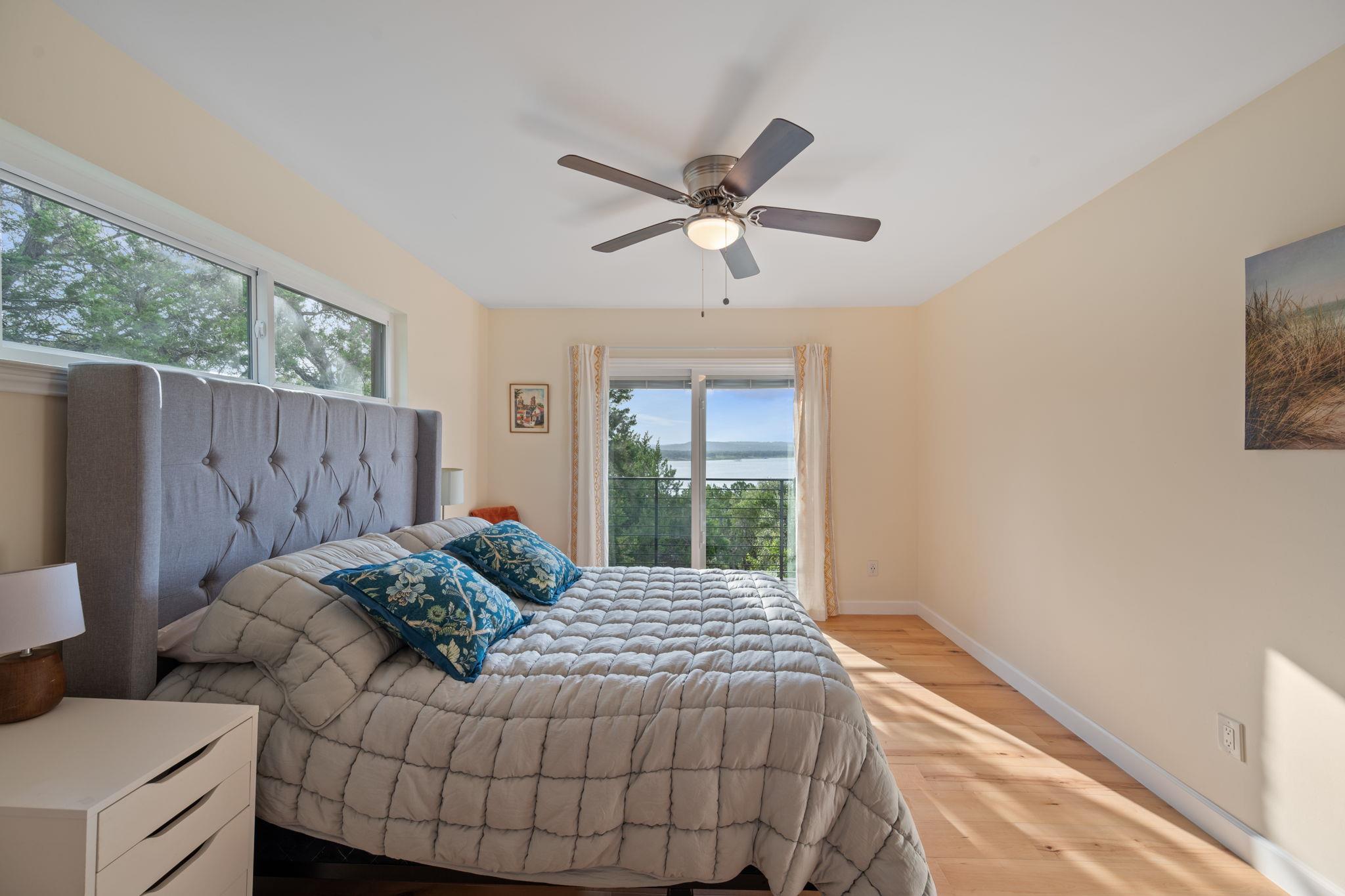 6300 Lakeshore Dr, Lago Vista, TX 78645